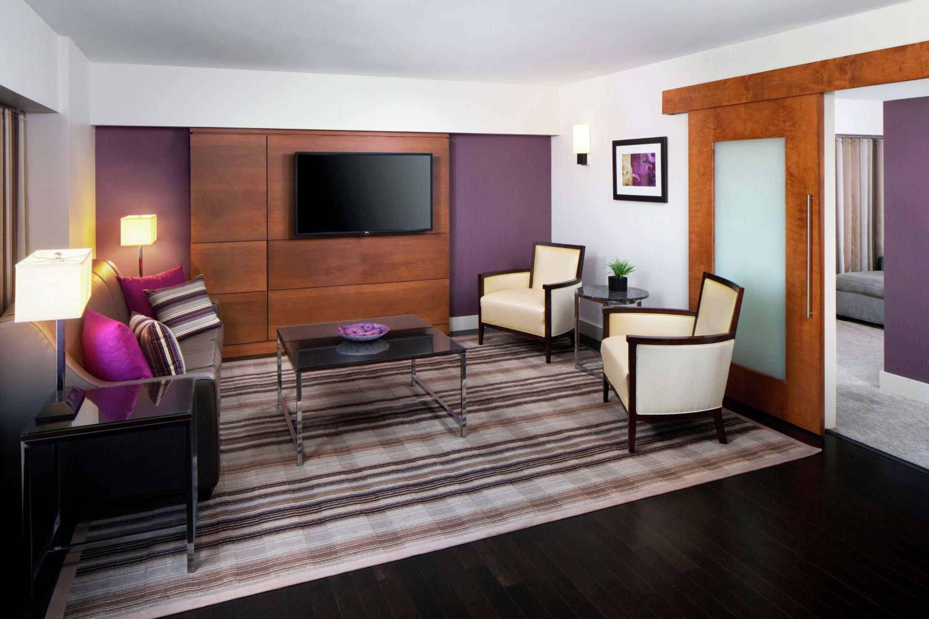 King Suite - Photo 3
