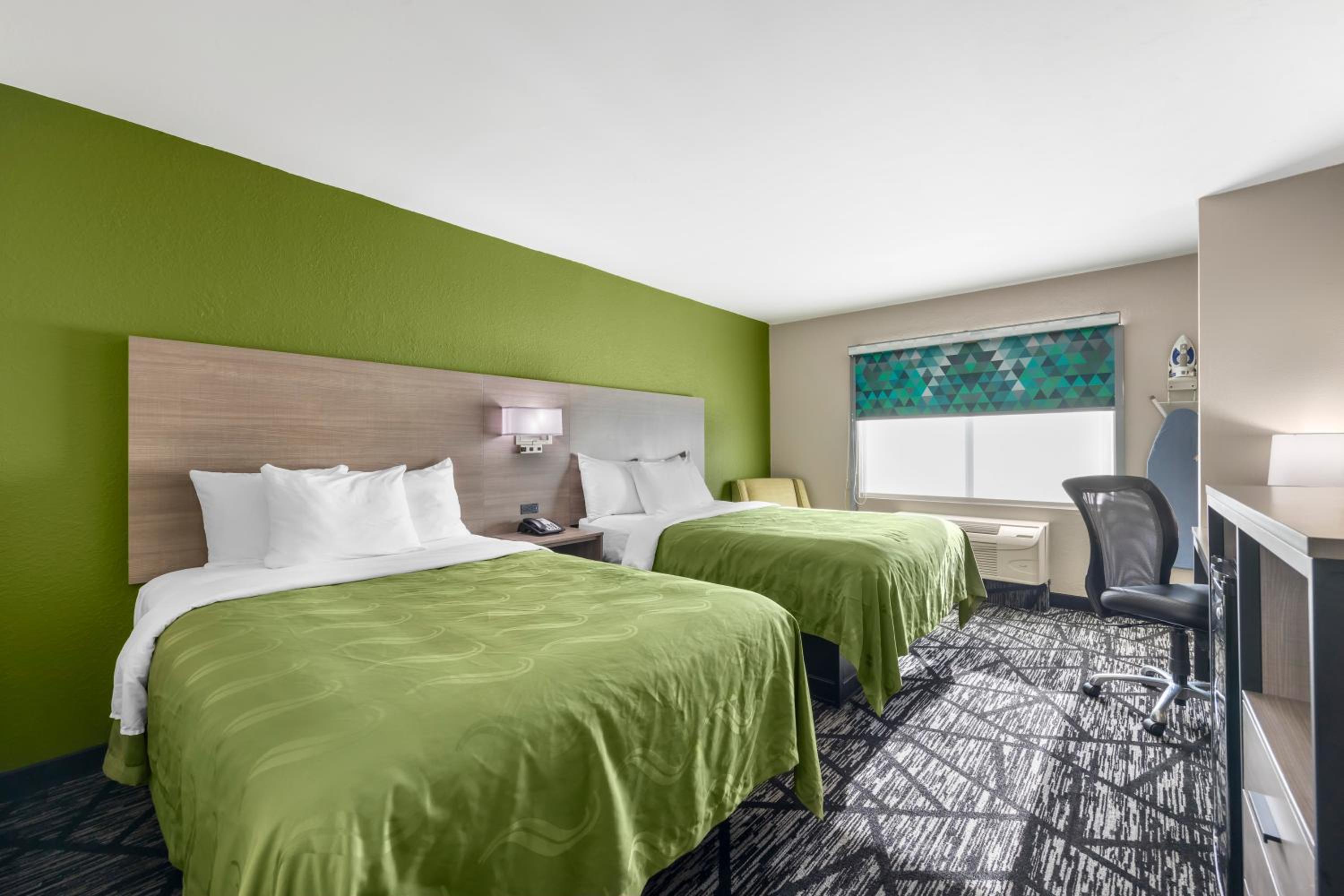 Double Room with Two Double Beds - Smoking - Photo 3