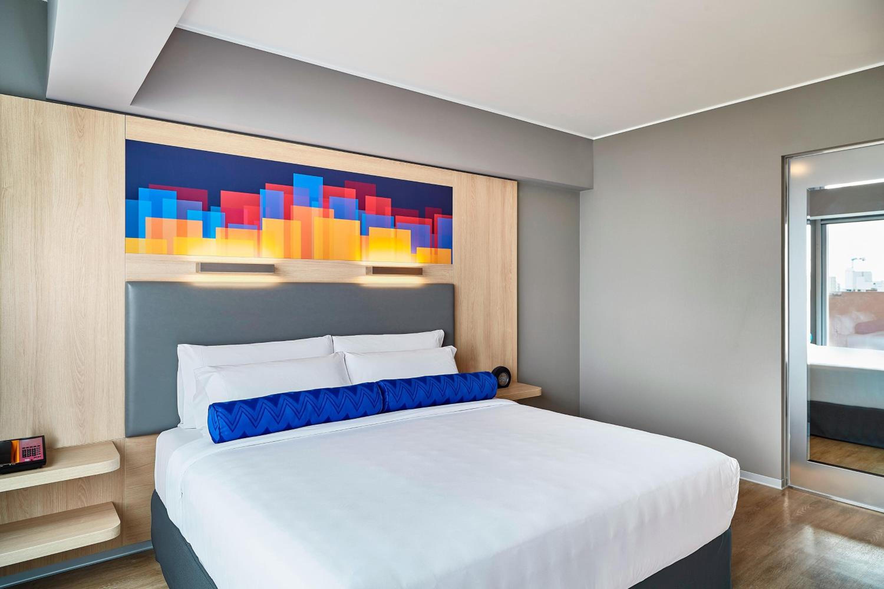 Urban Room, Guest Room, 1 King, Courtyard View photo 3