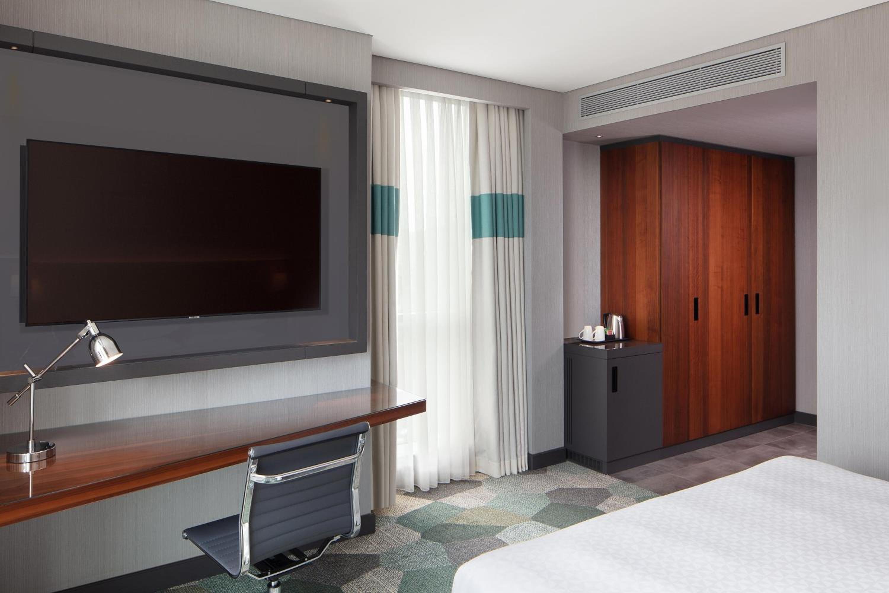 Corner King Deluxe Room, Deluxe Guest Room, 1 King