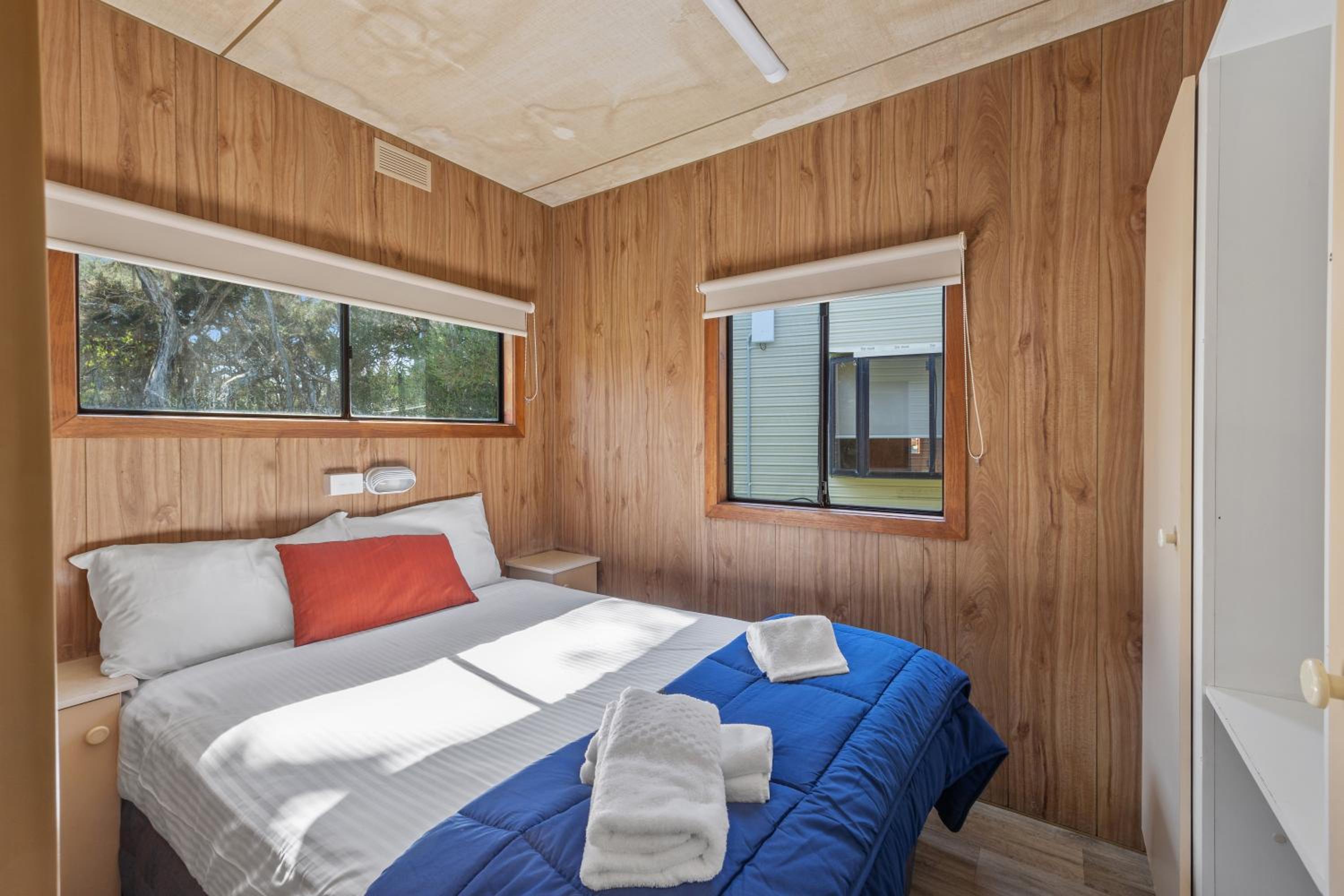 Park Cabin (1BR) (Shared Bathroom) photo 2