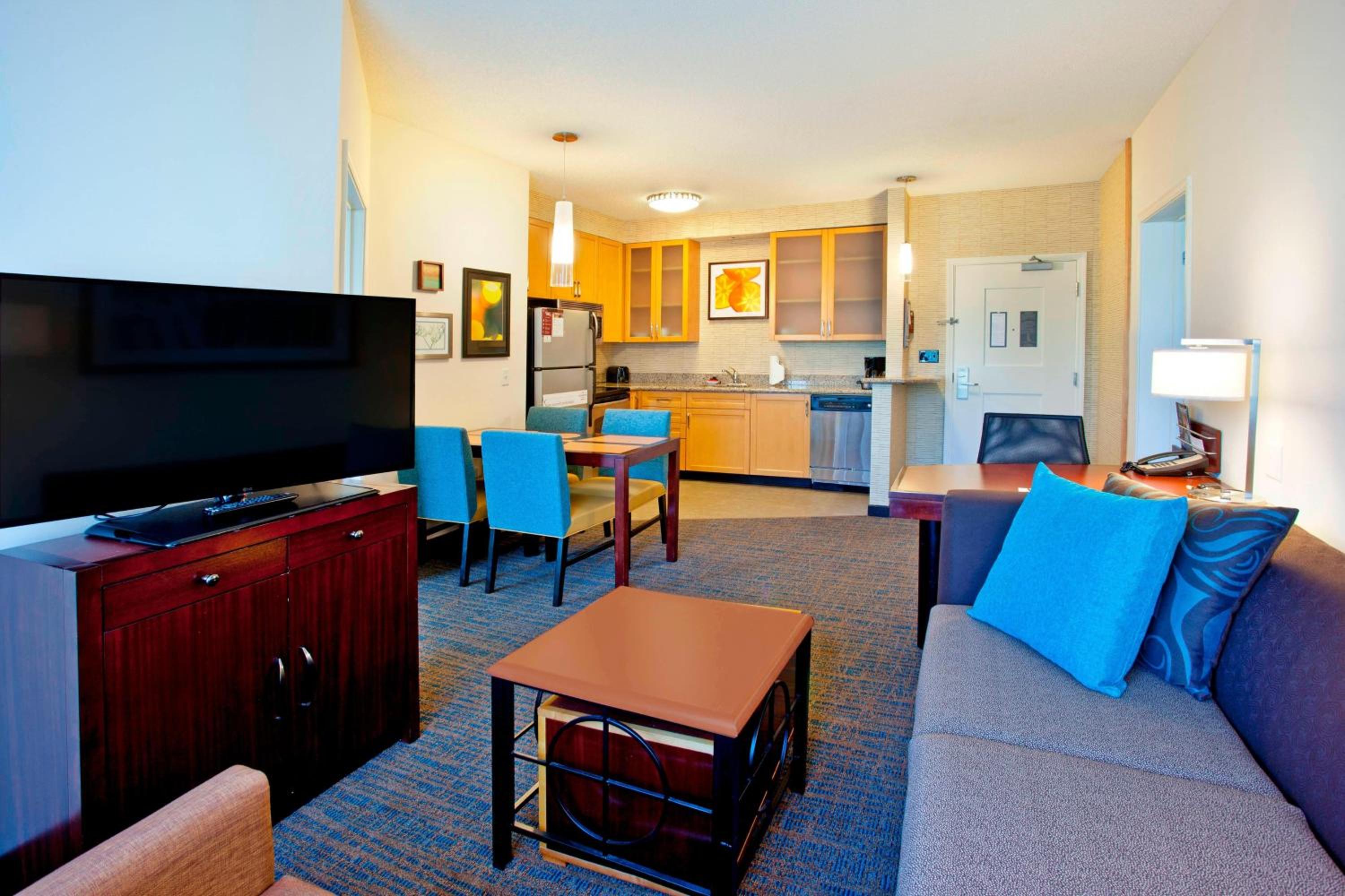 Two-Bedroom Suite - Photo 3