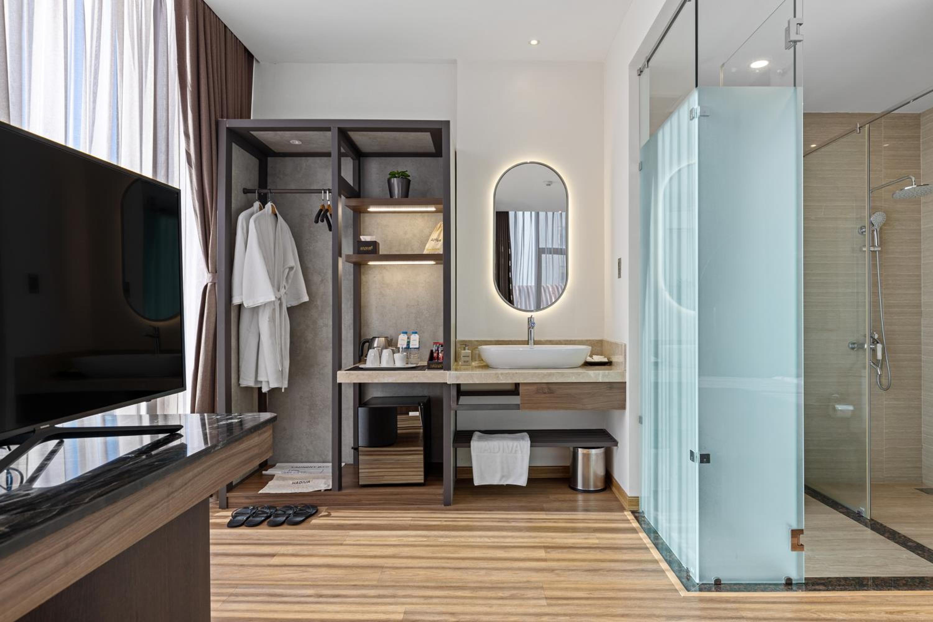 Deluxe Double Room - Photo 13
