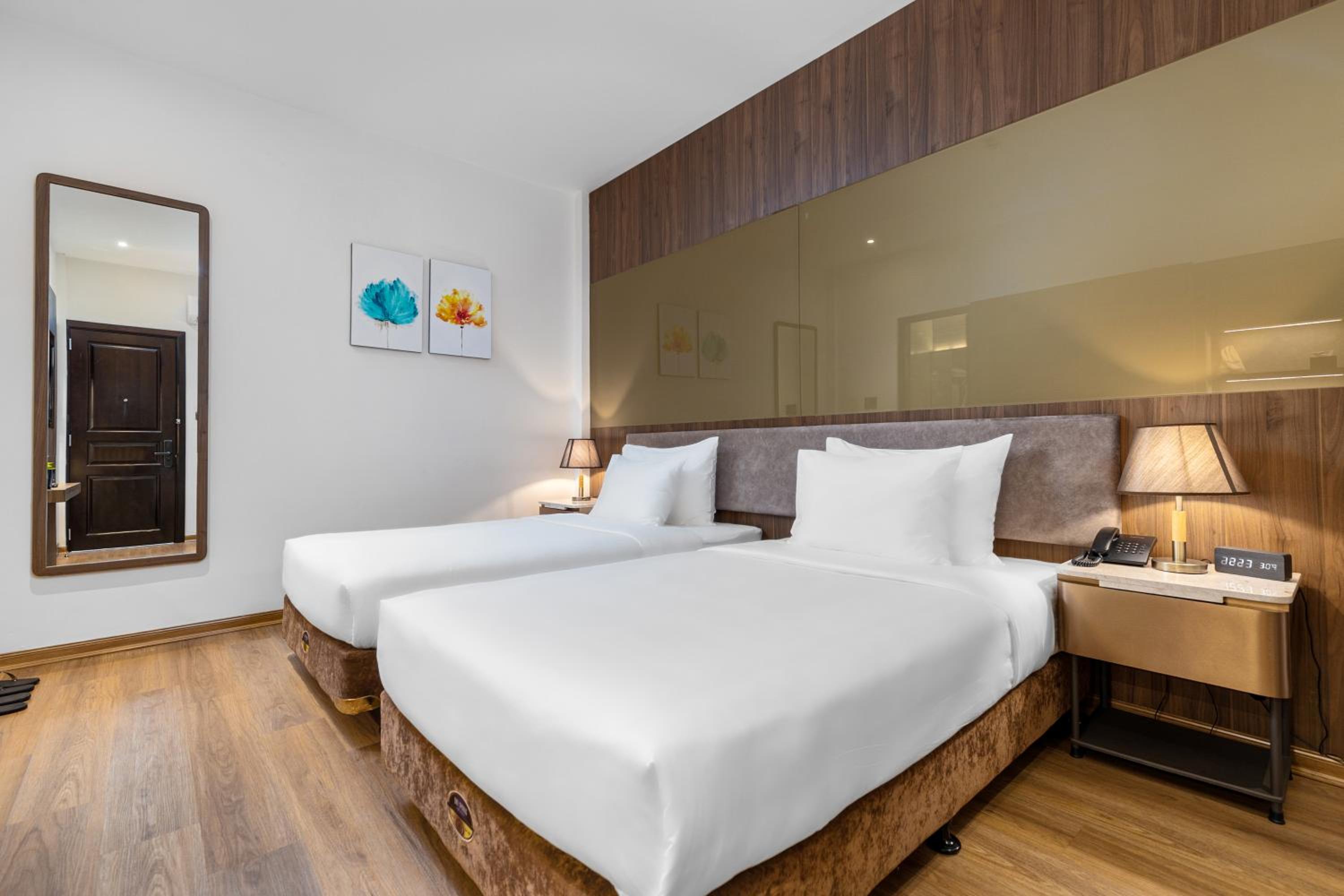 Twin Room - Photo 10