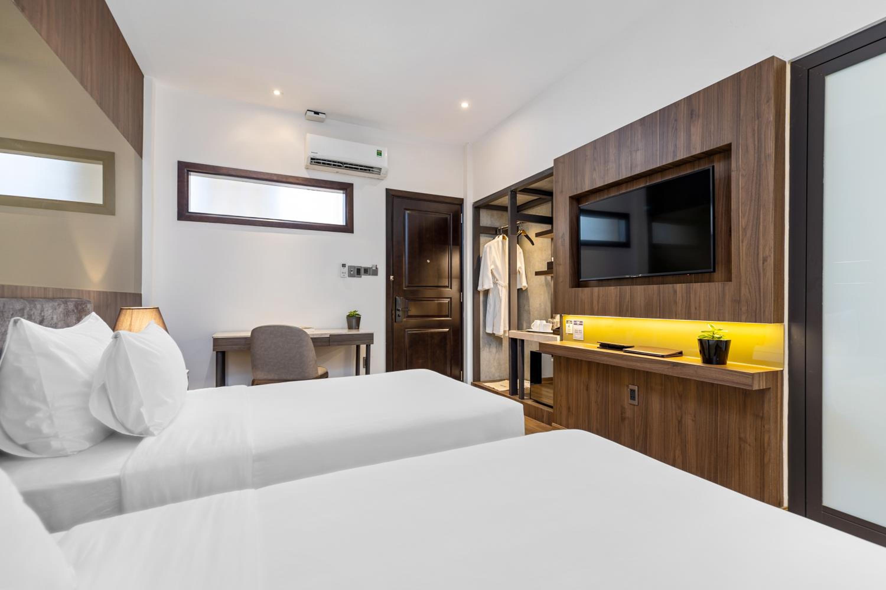 Twin Room - Photo 8