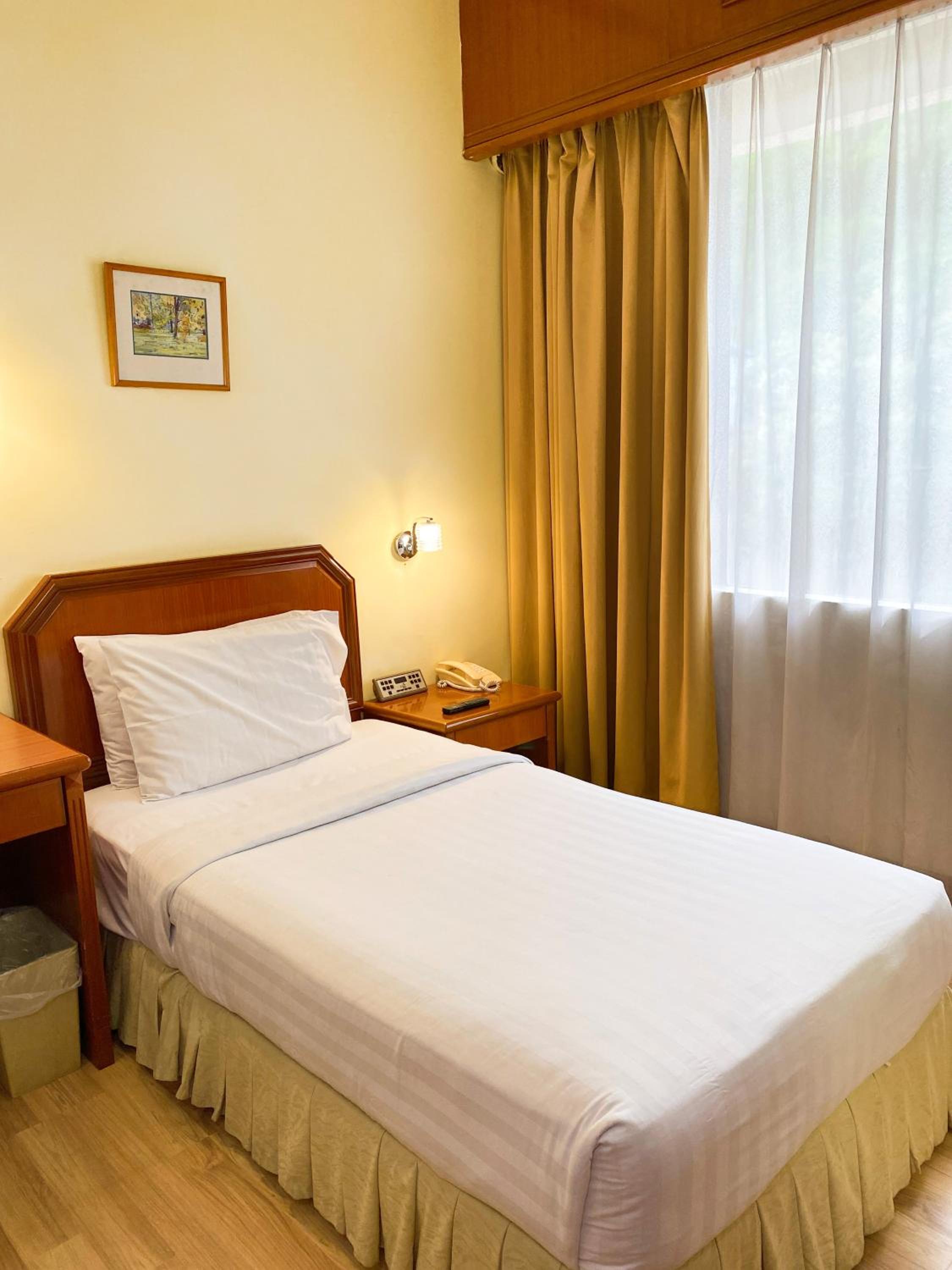 Standard Single Room - Photo 12