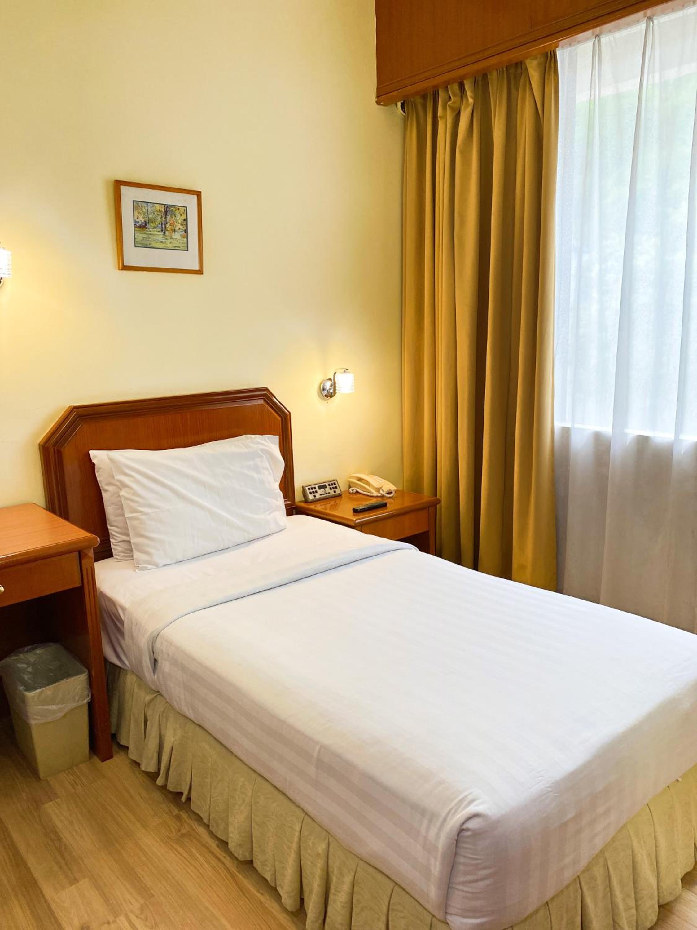 Standard Single Room - Photo 13