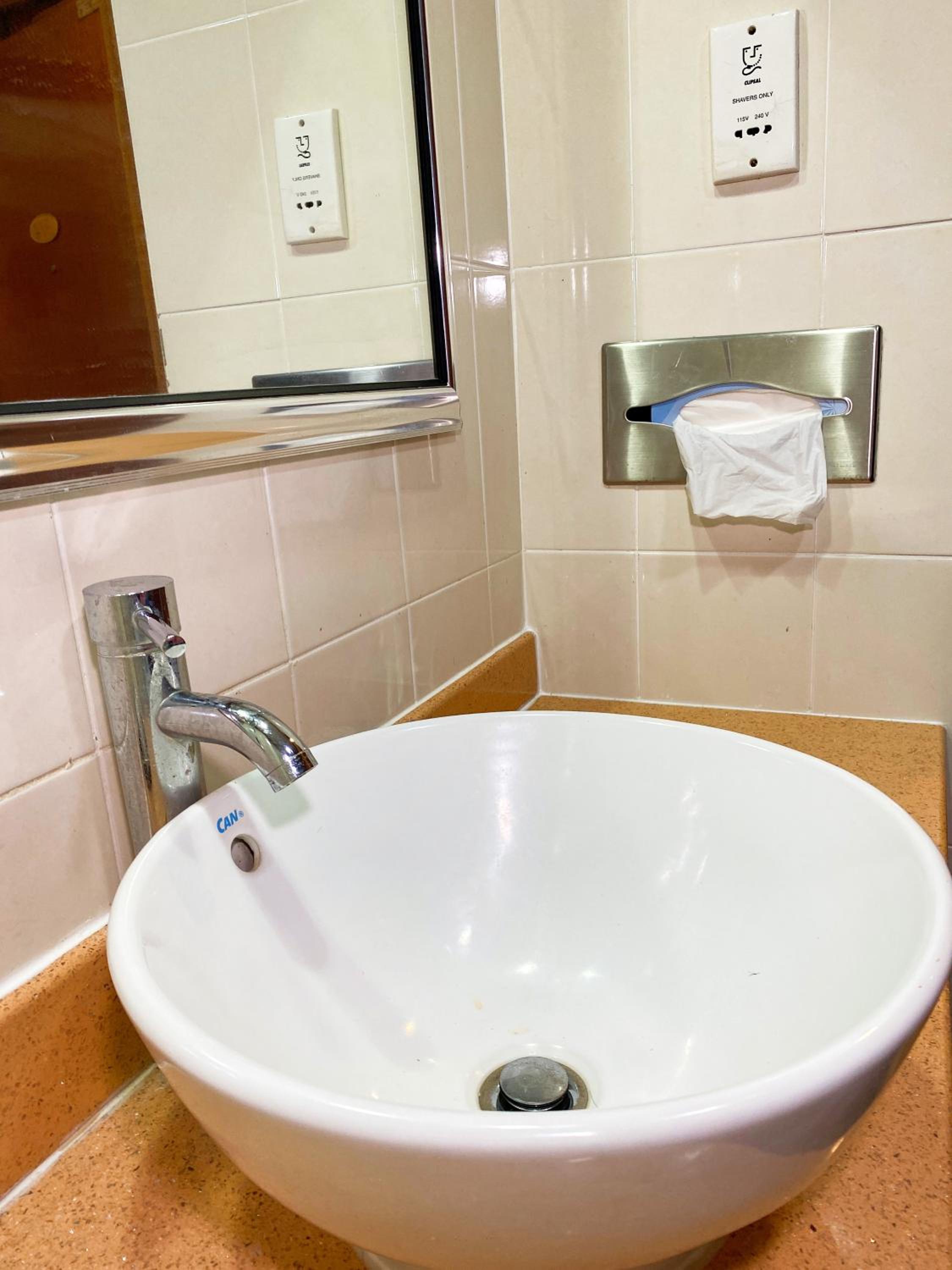 Standard Single Room - Photo 7