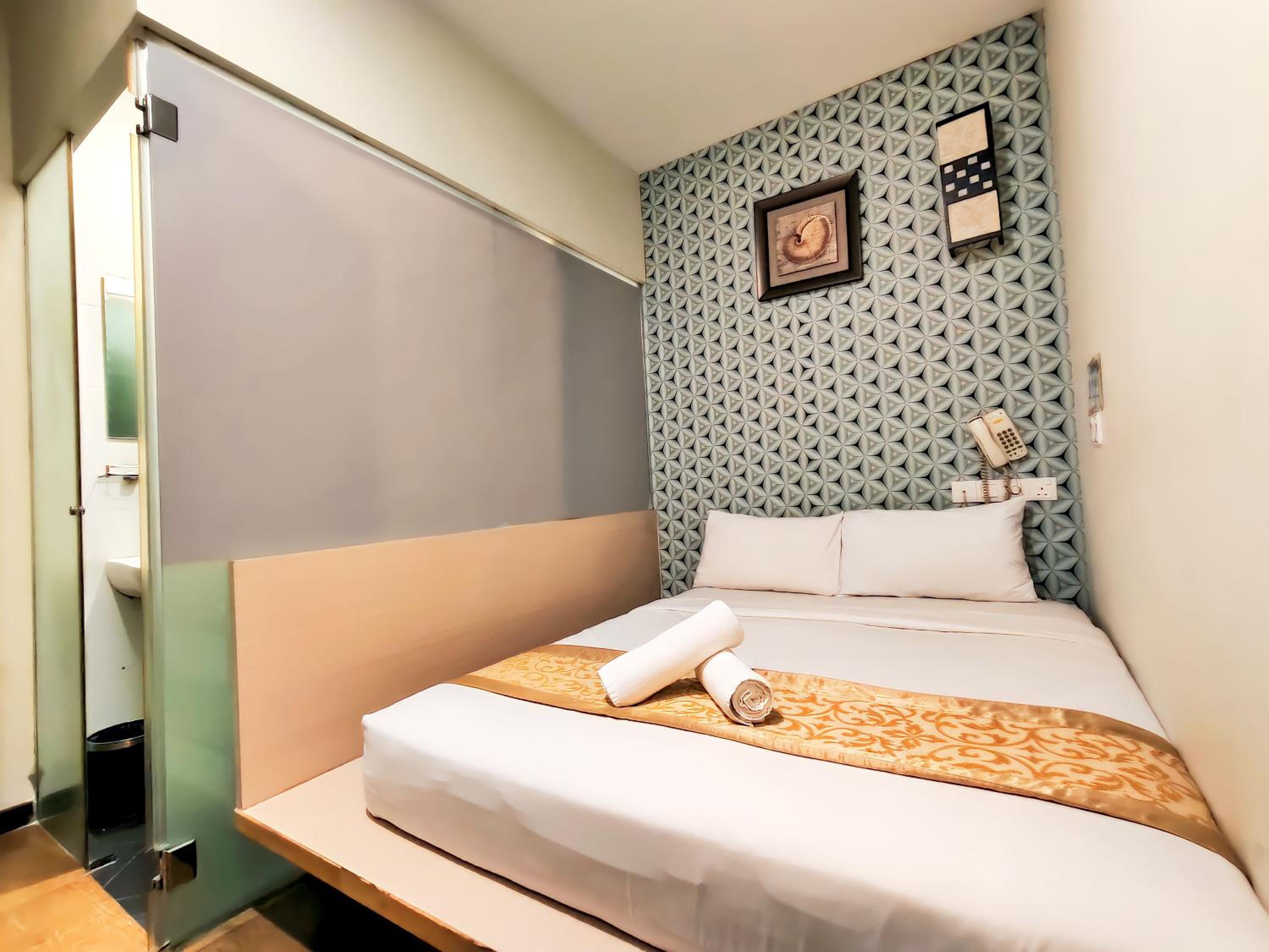 Standard Queen Room