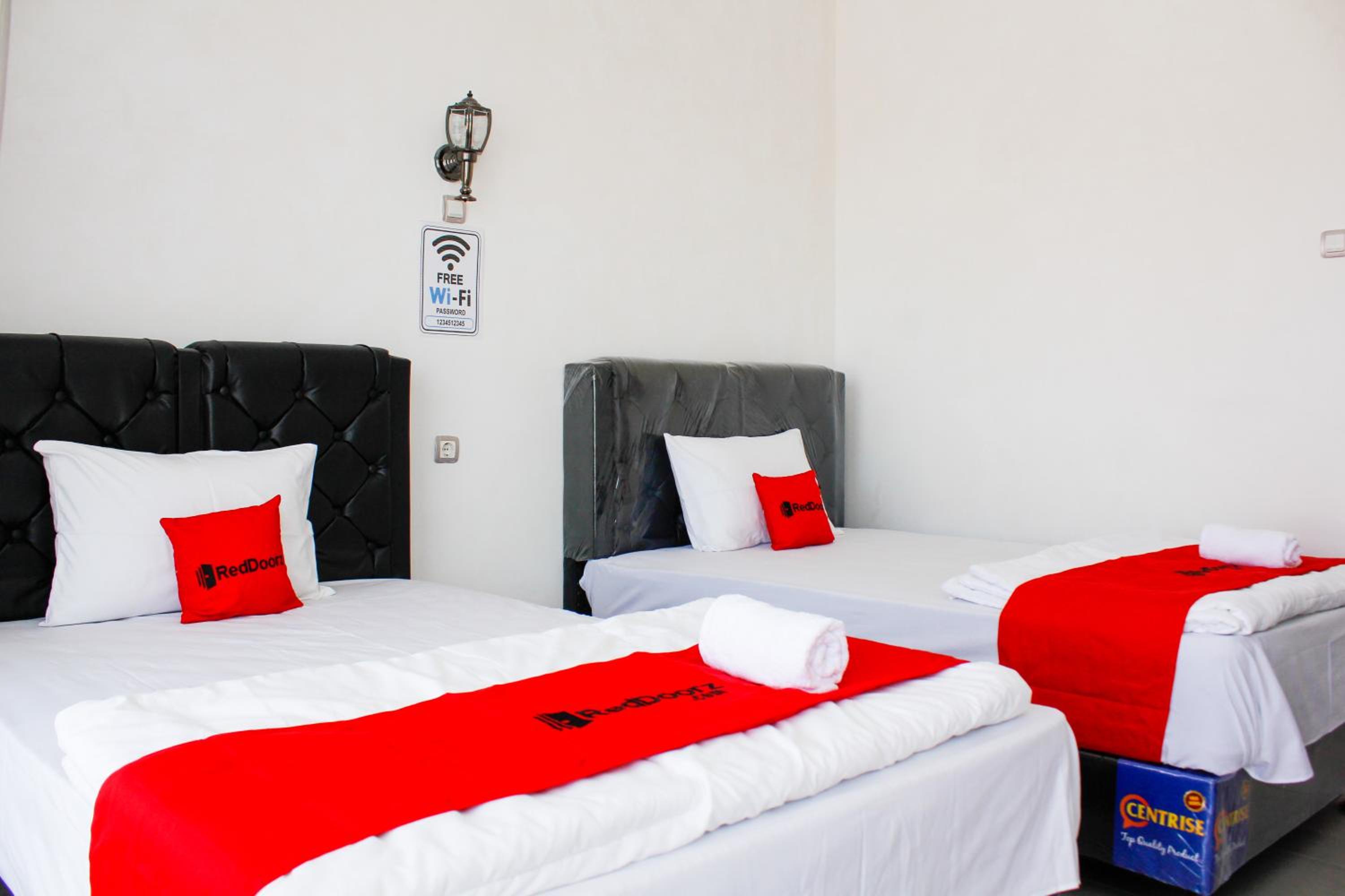 Deluxe Twin Room - Photo 10