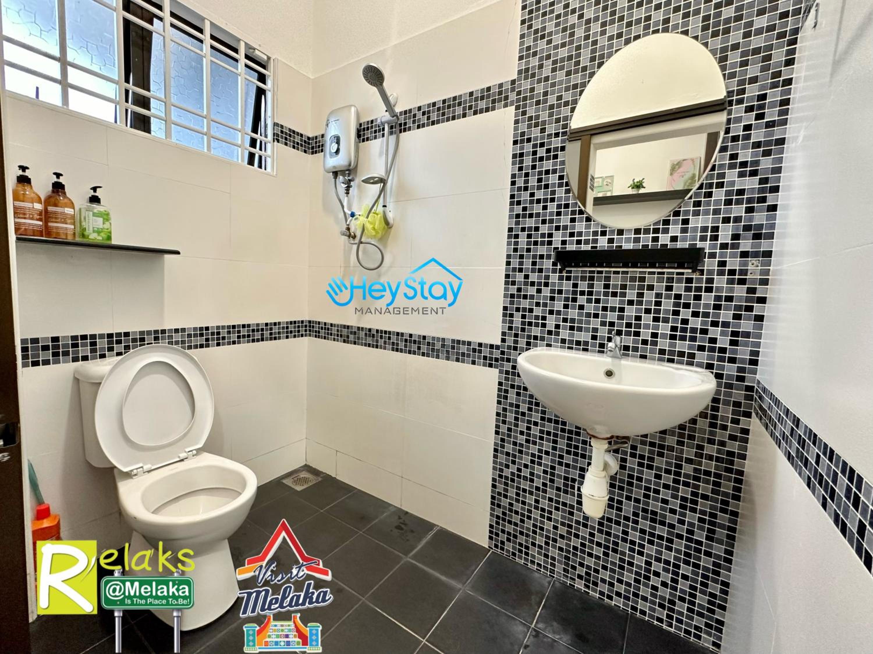 Four-Bedroom House - Photo 19