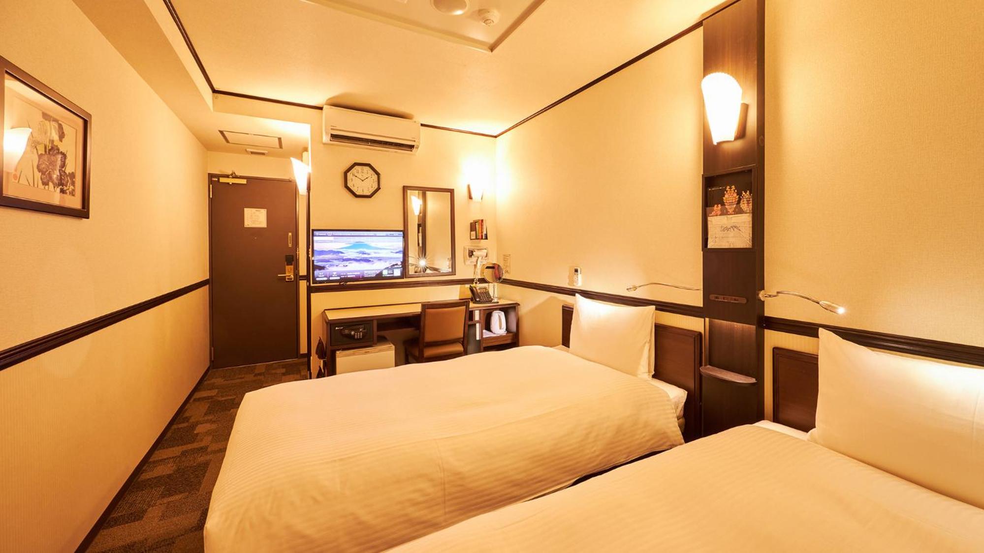 Twin Room - Non-Smoking photo 3