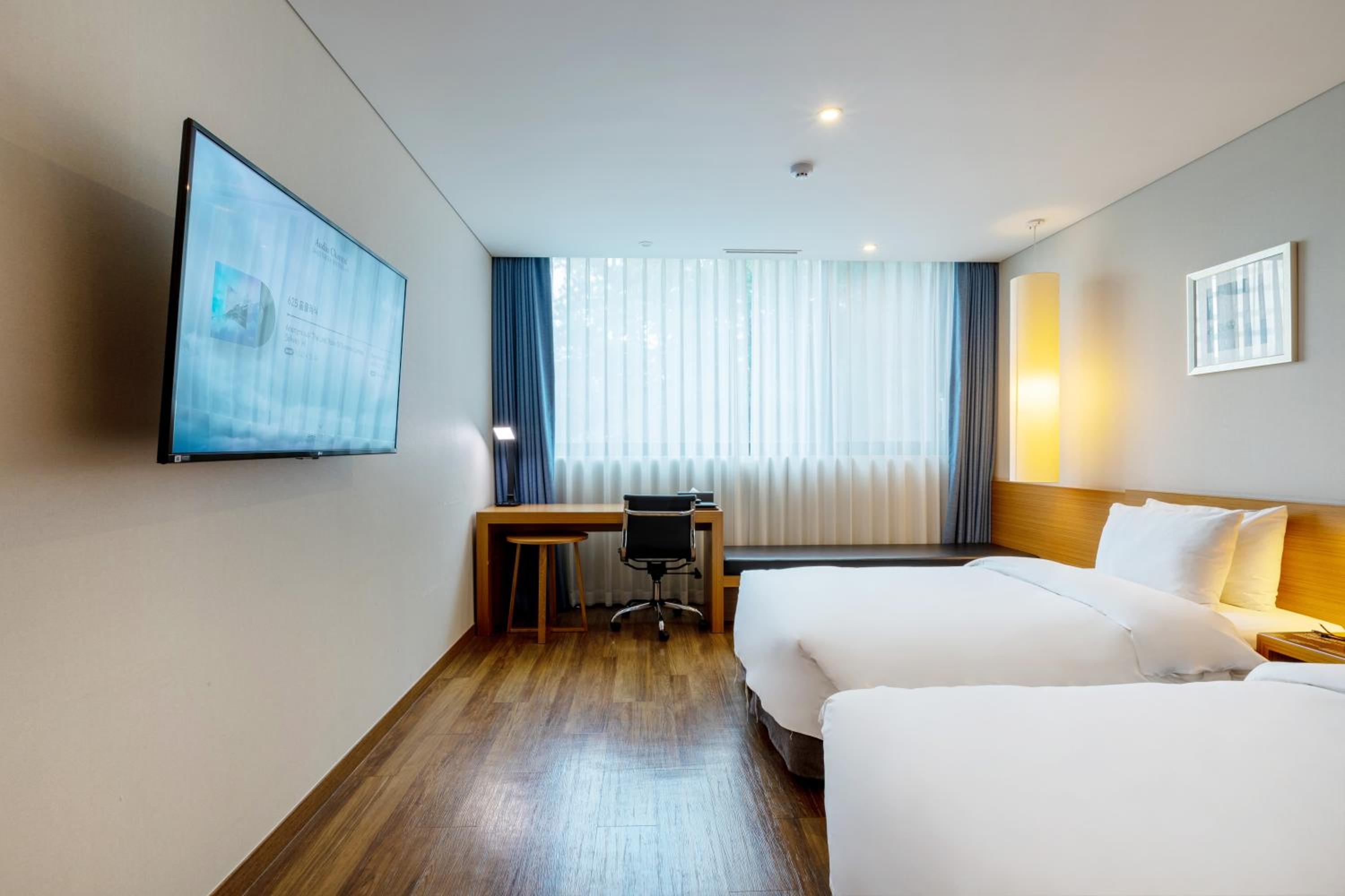 Deluxe Twin Room photo 3