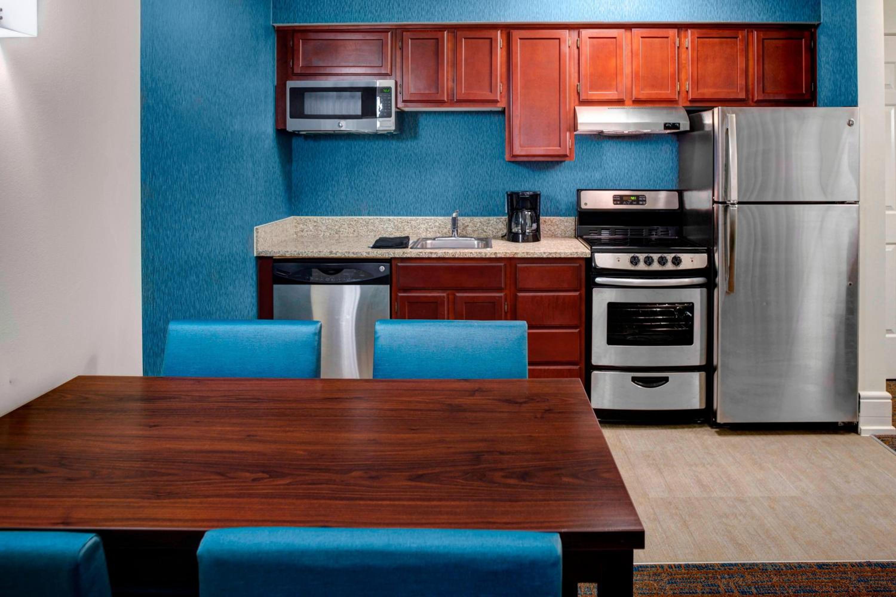 Two-Bedroom Suite - Photo 3