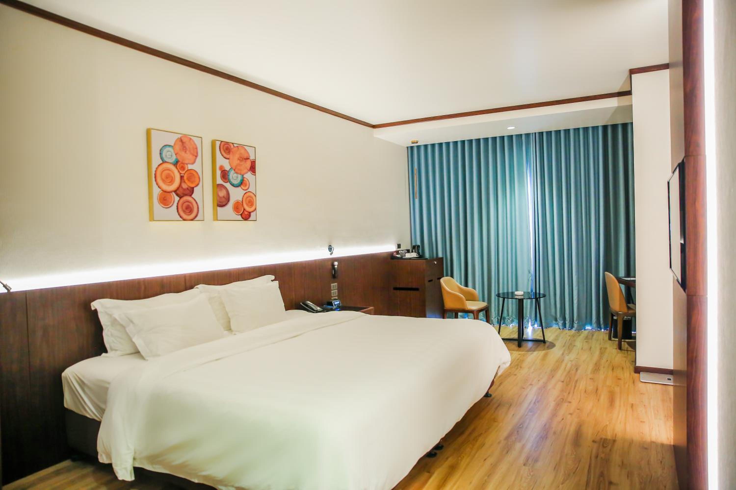 Superior Premier King Room - Non Smoking photo 3