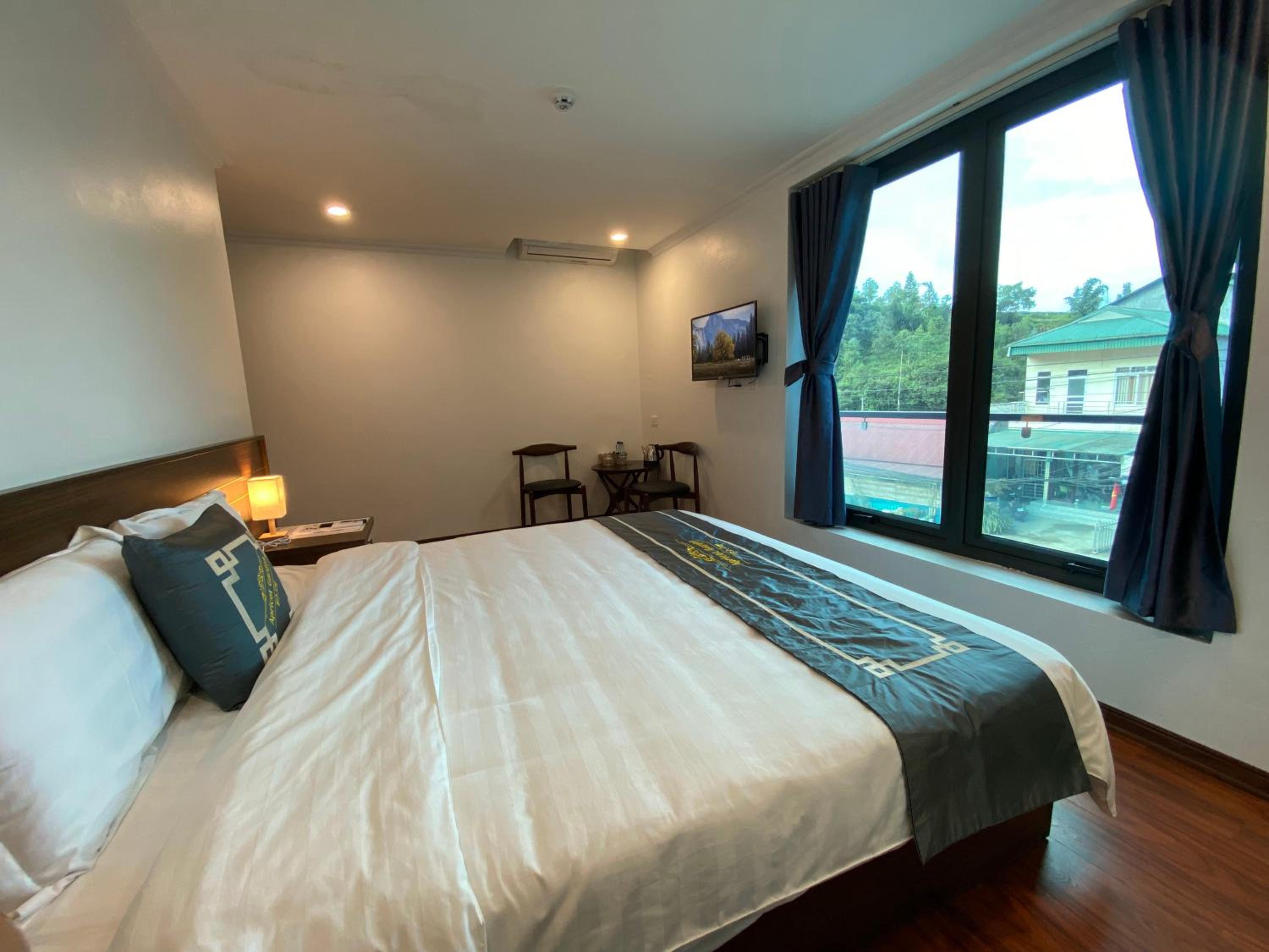 King Room with Mountain View photo 3