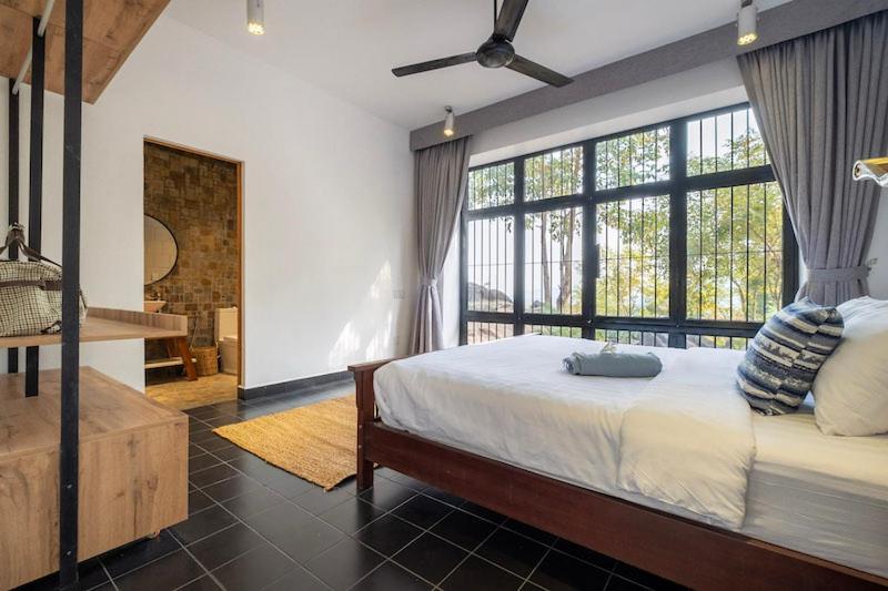 Three-Bedroom House - Photo 3