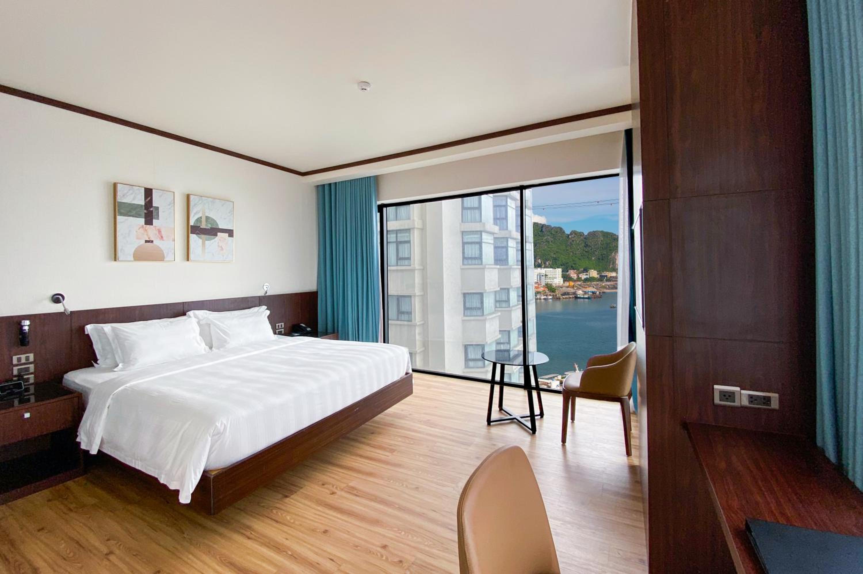 Superior Premier King Room - Non Smoking photo 2
