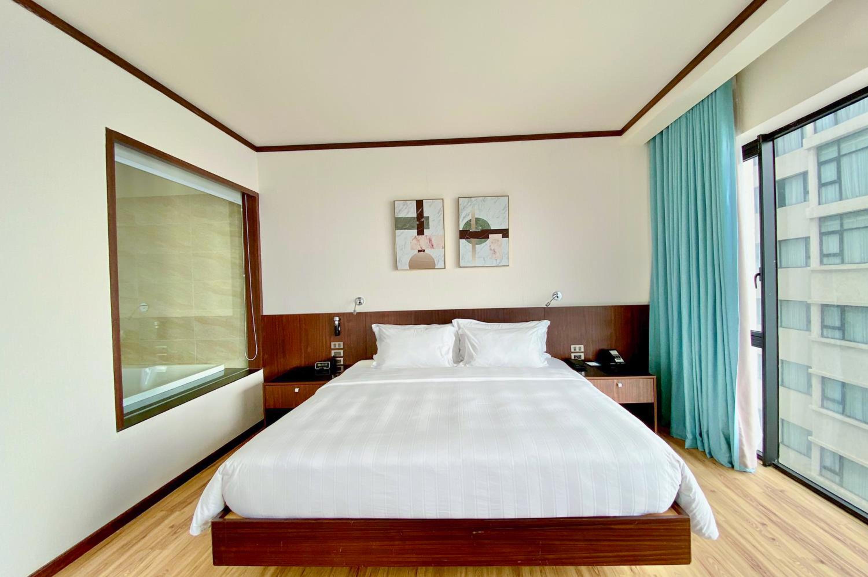 Two-Bedroom Family Suite with King and Two Twin Beds - Non-Smoking