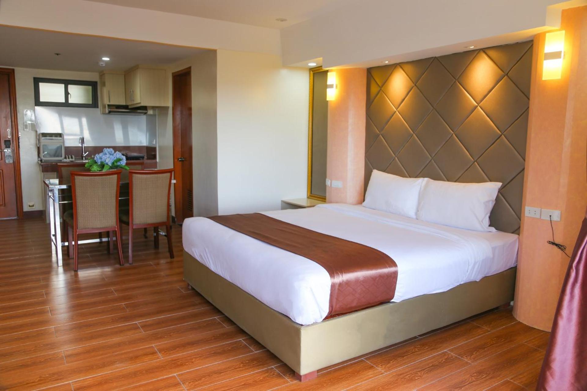 Standard King Room - Photo 2