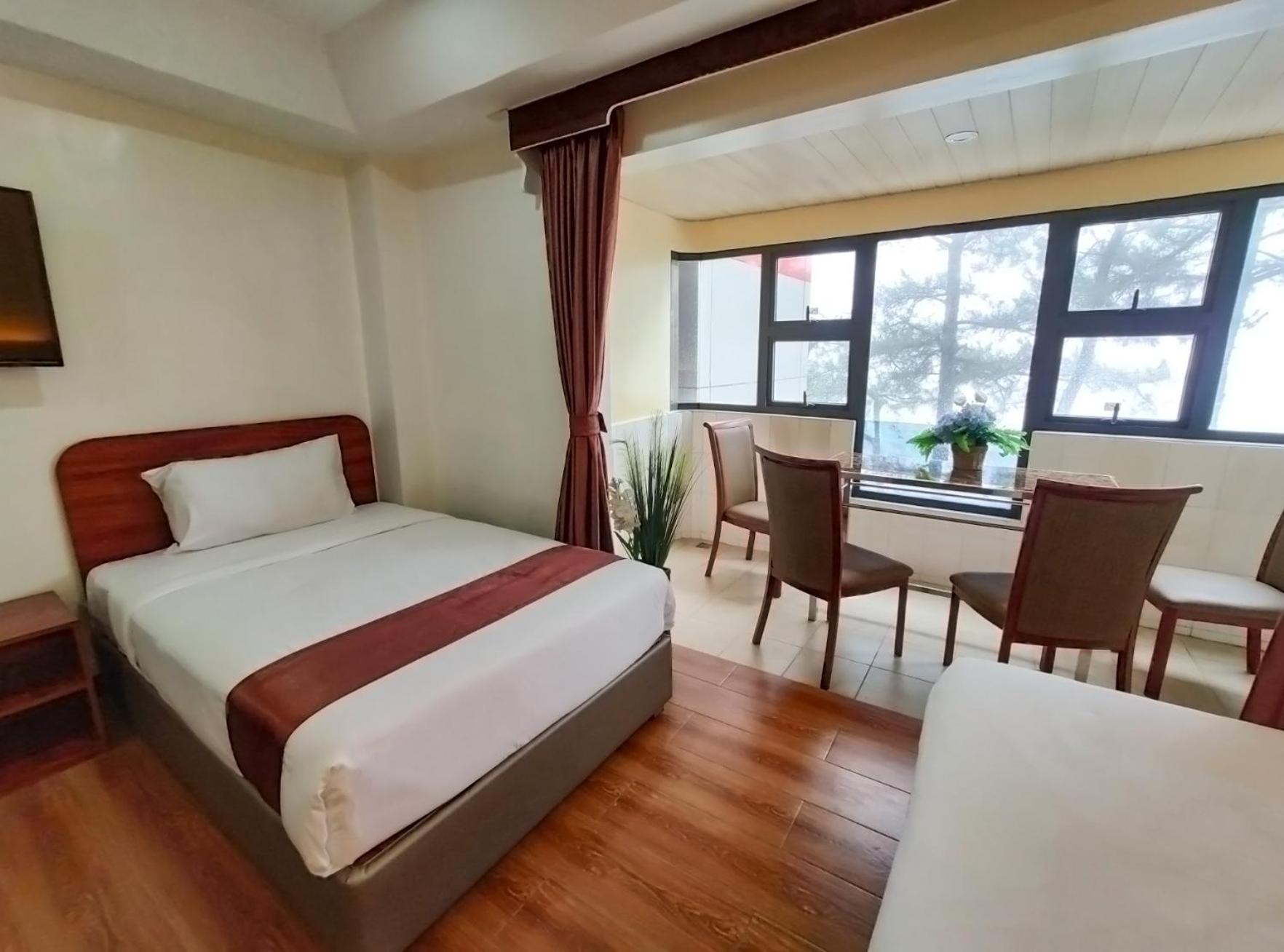 Family Room with Balcony - Photo 4