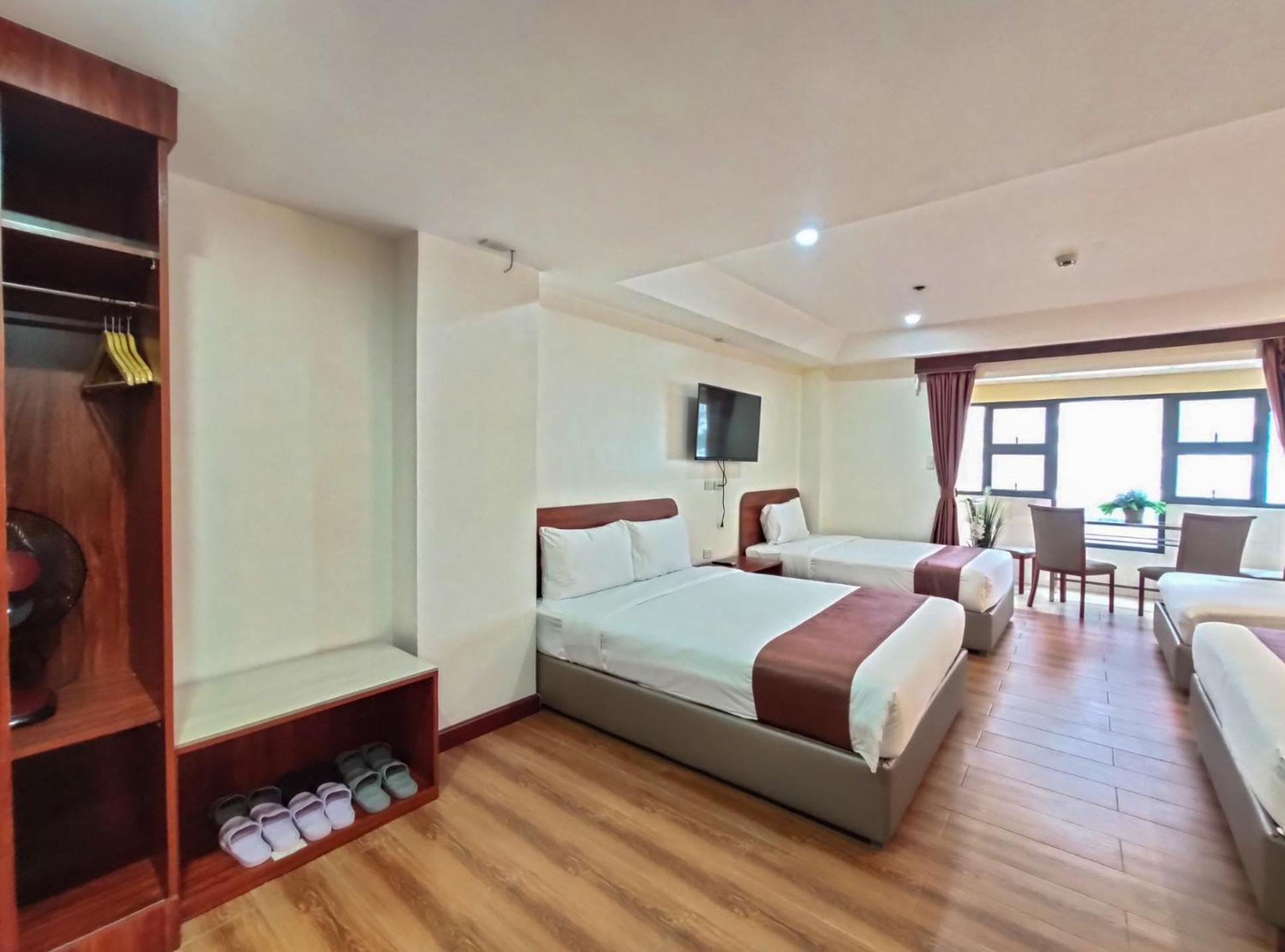 Family Room with Balcony - Photo 5
