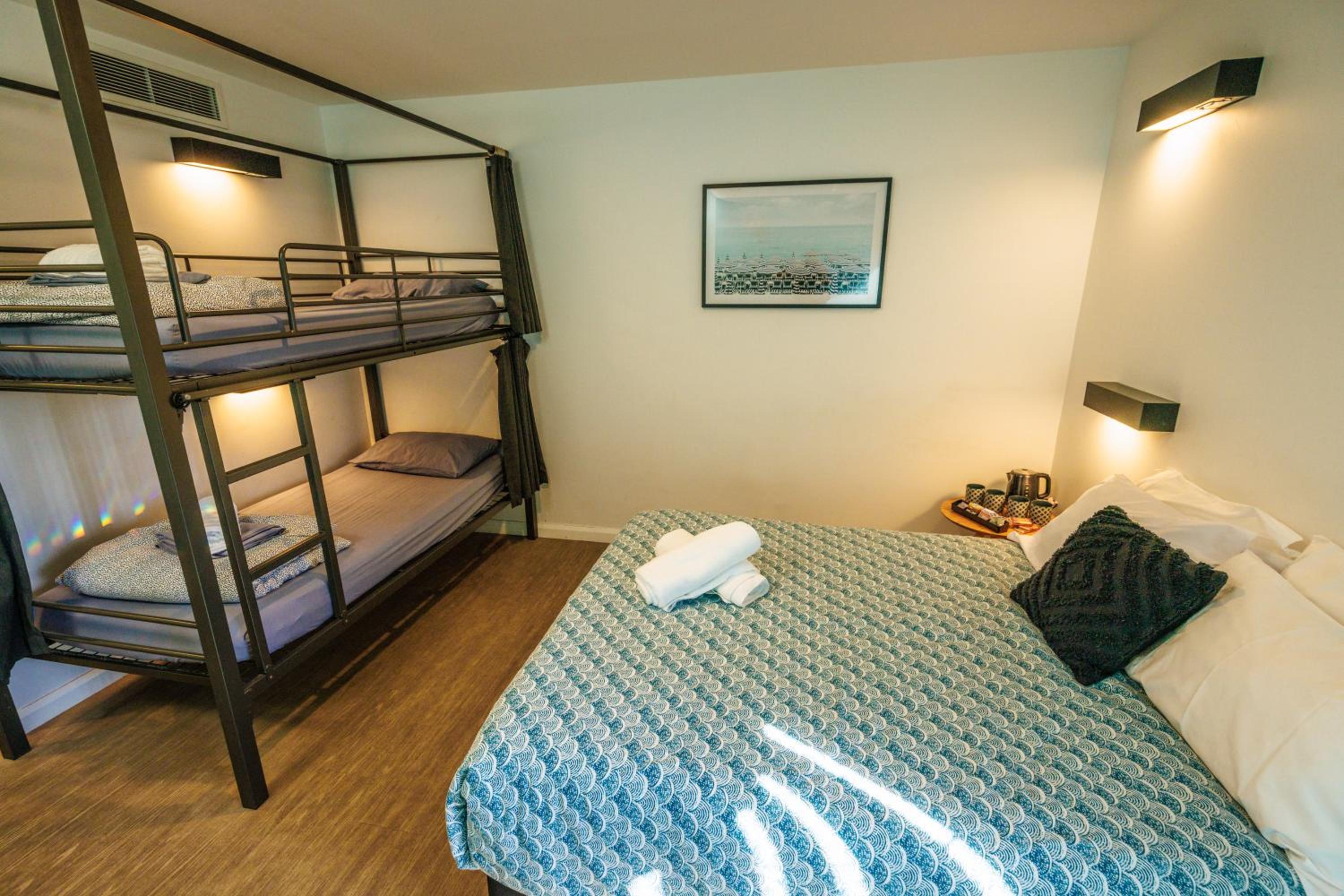 Double Plus Two with Ensuite photo 2