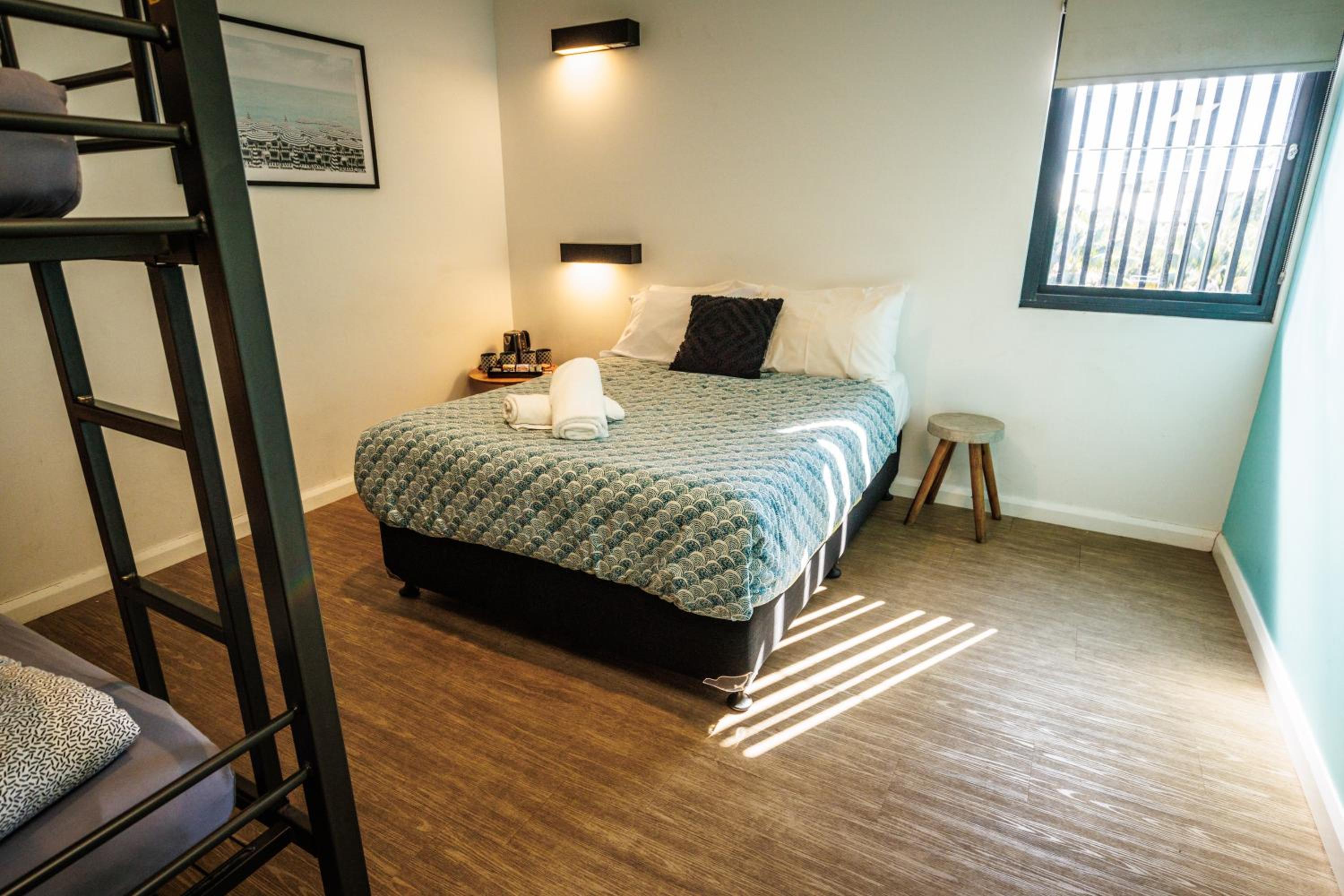 Double Plus Two with Ensuite photo 3