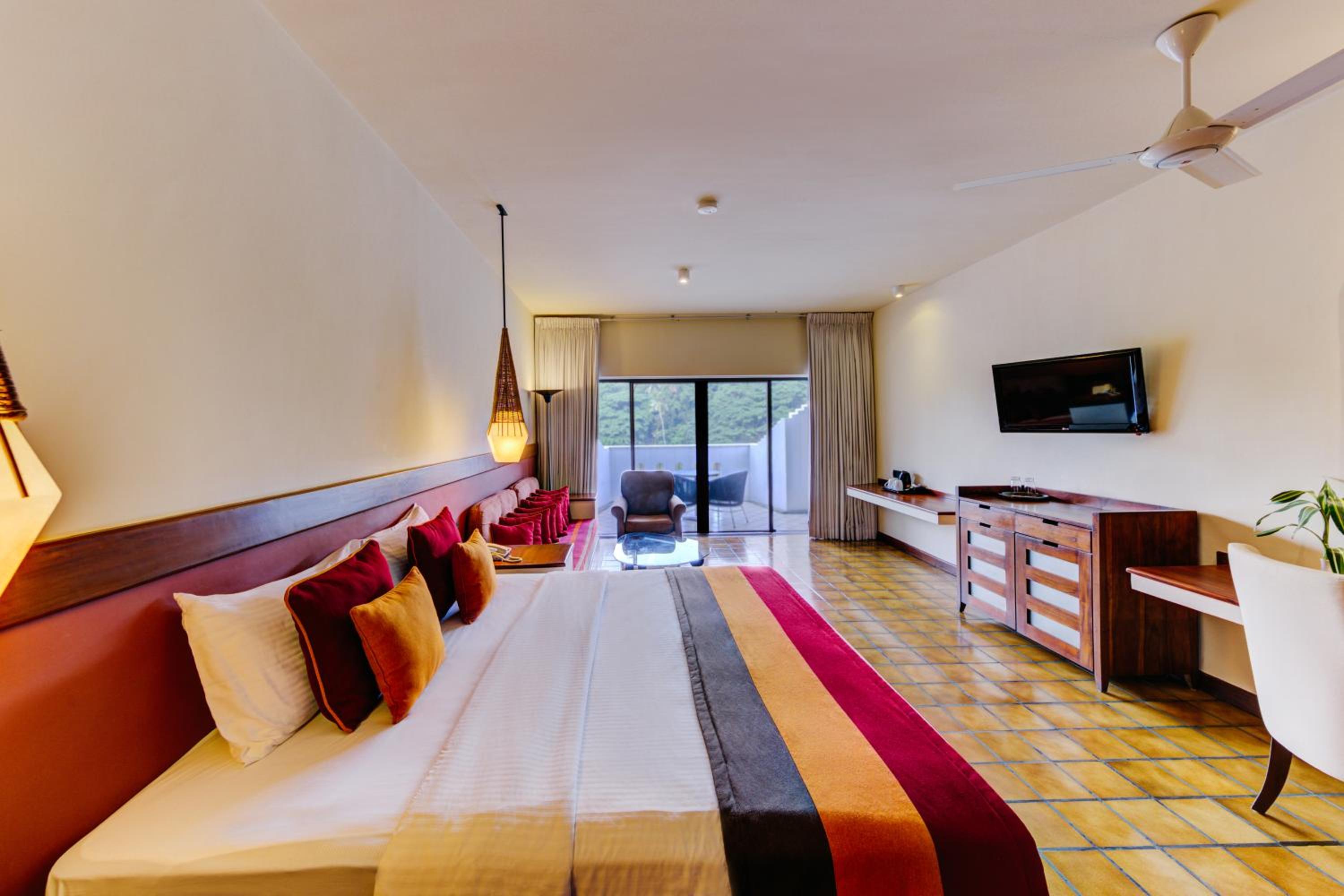 Deluxe King River View - 10% discount on Boat rides & Archery, Early Check In & Late Check Out on Availability - Photo 4