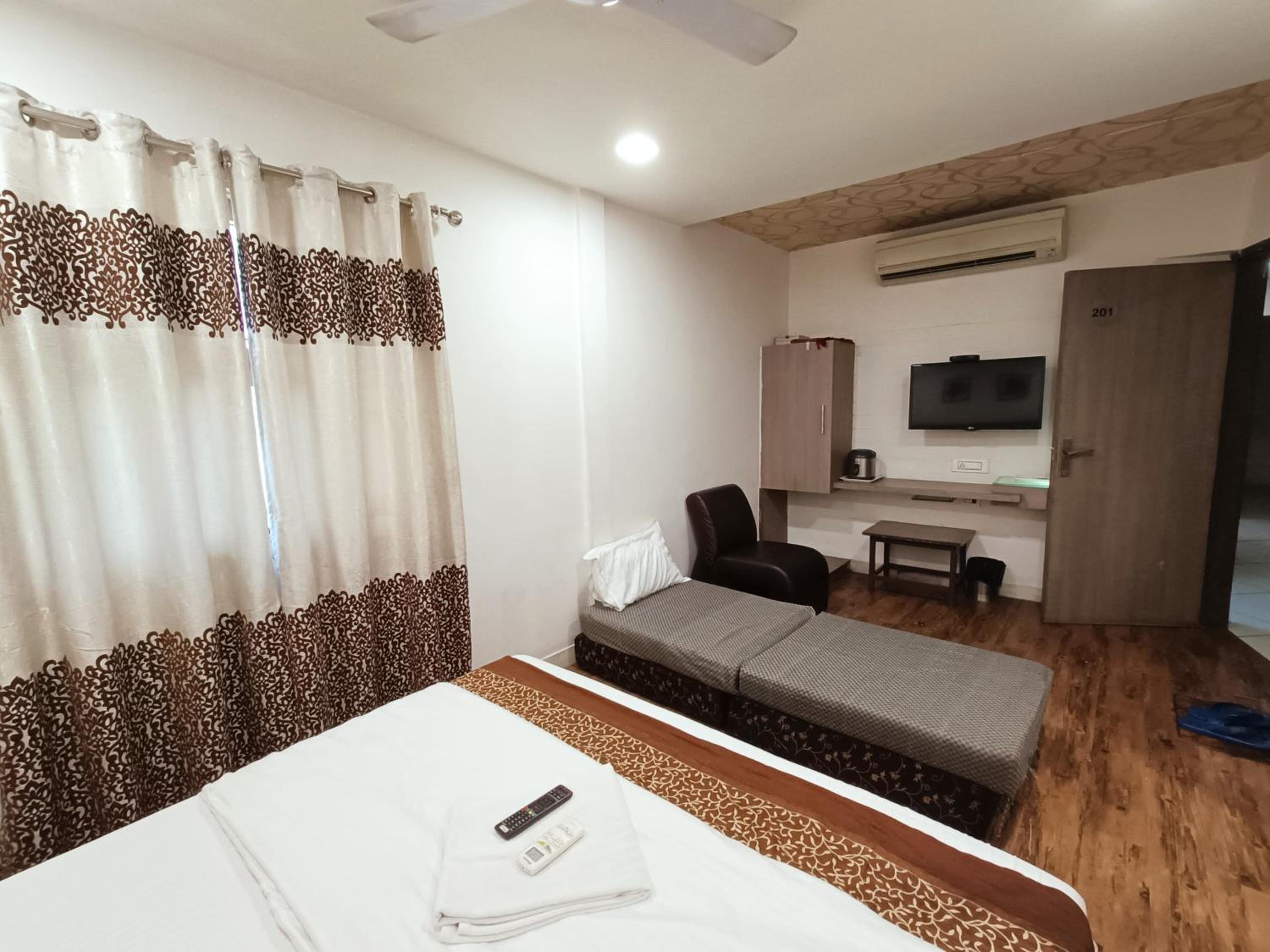 Deluxe Triple Room - Photo 3