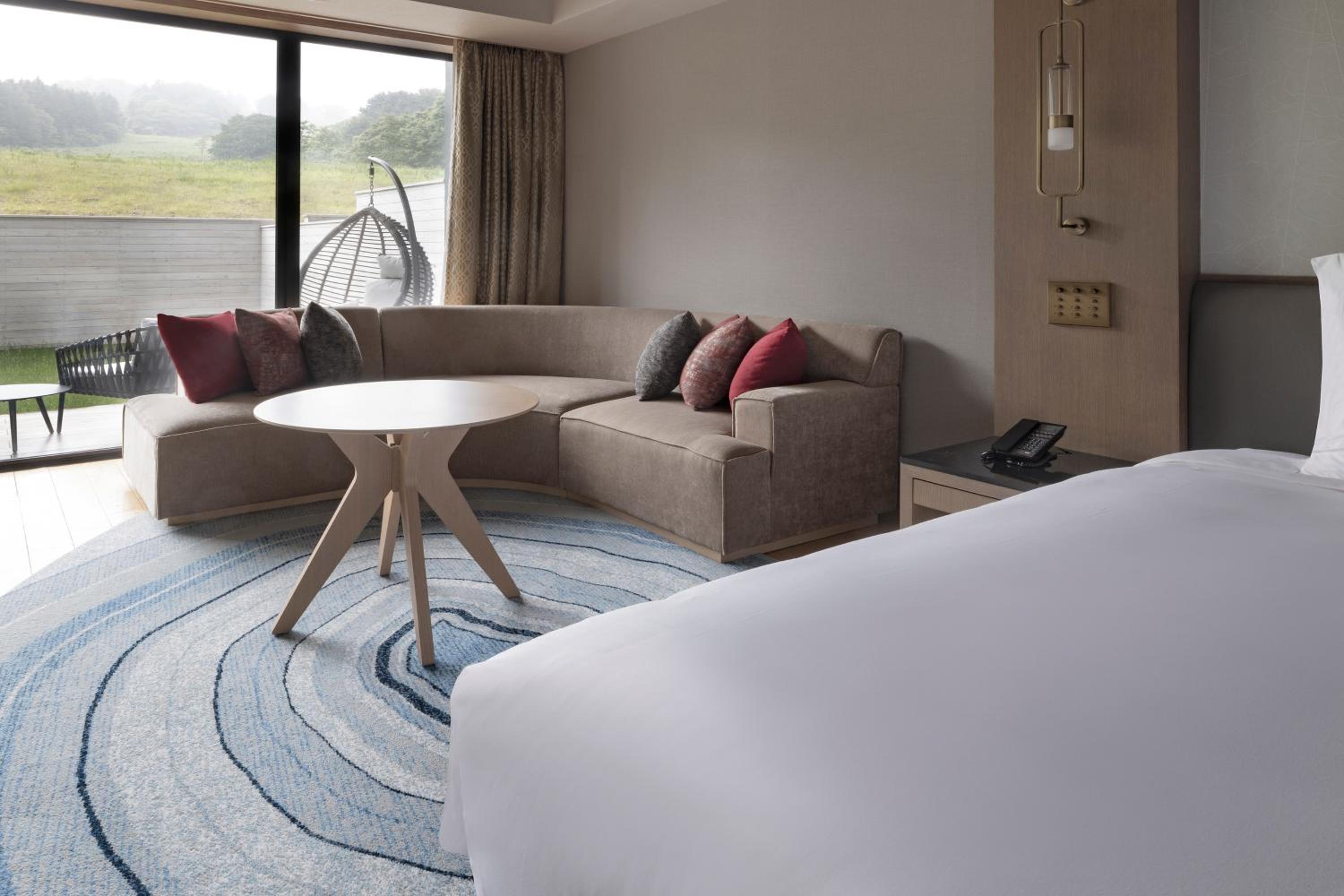 Premium Twin Room with Garden View - Photo 8