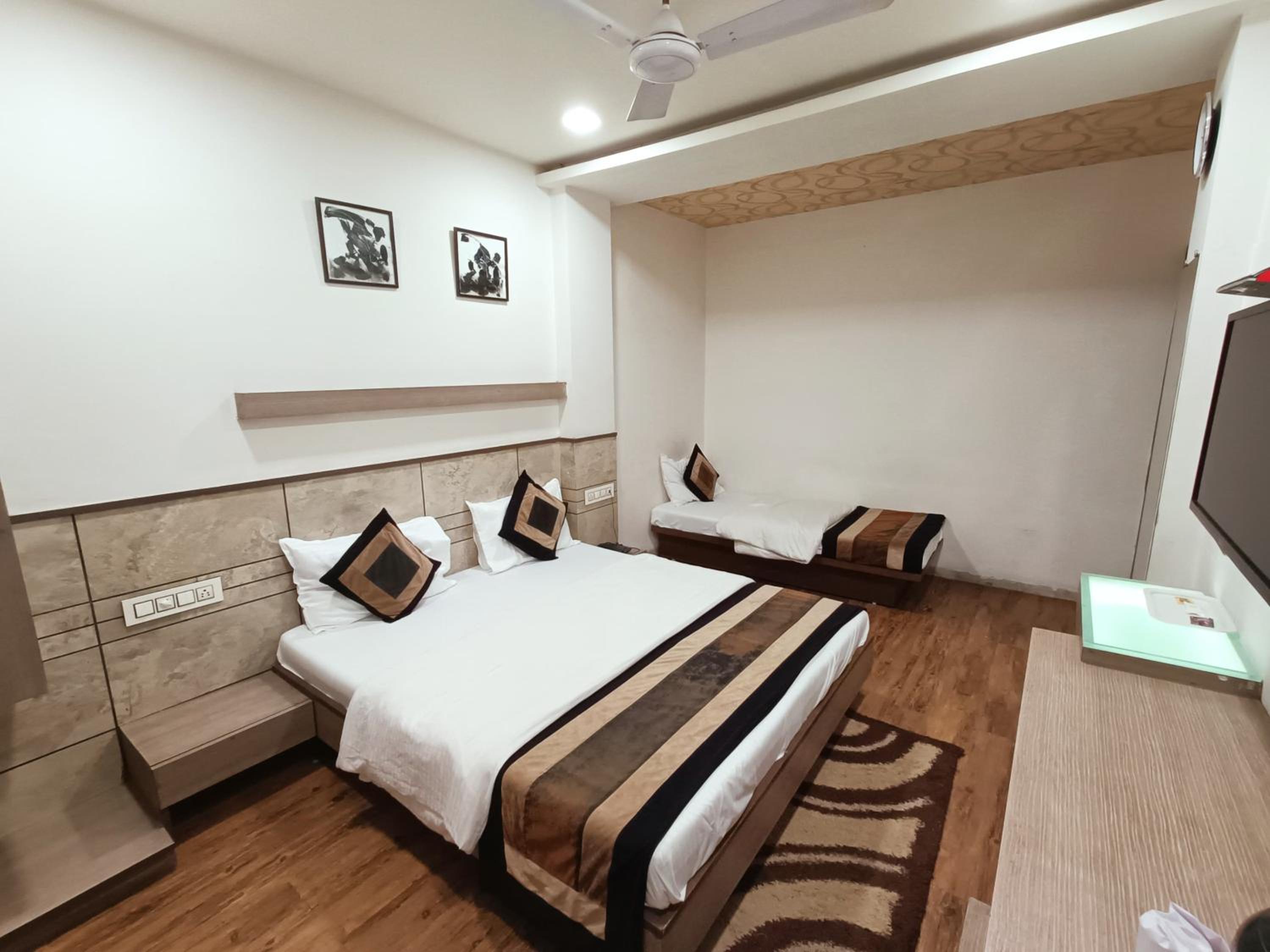 Deluxe Triple Room - Photo 10
