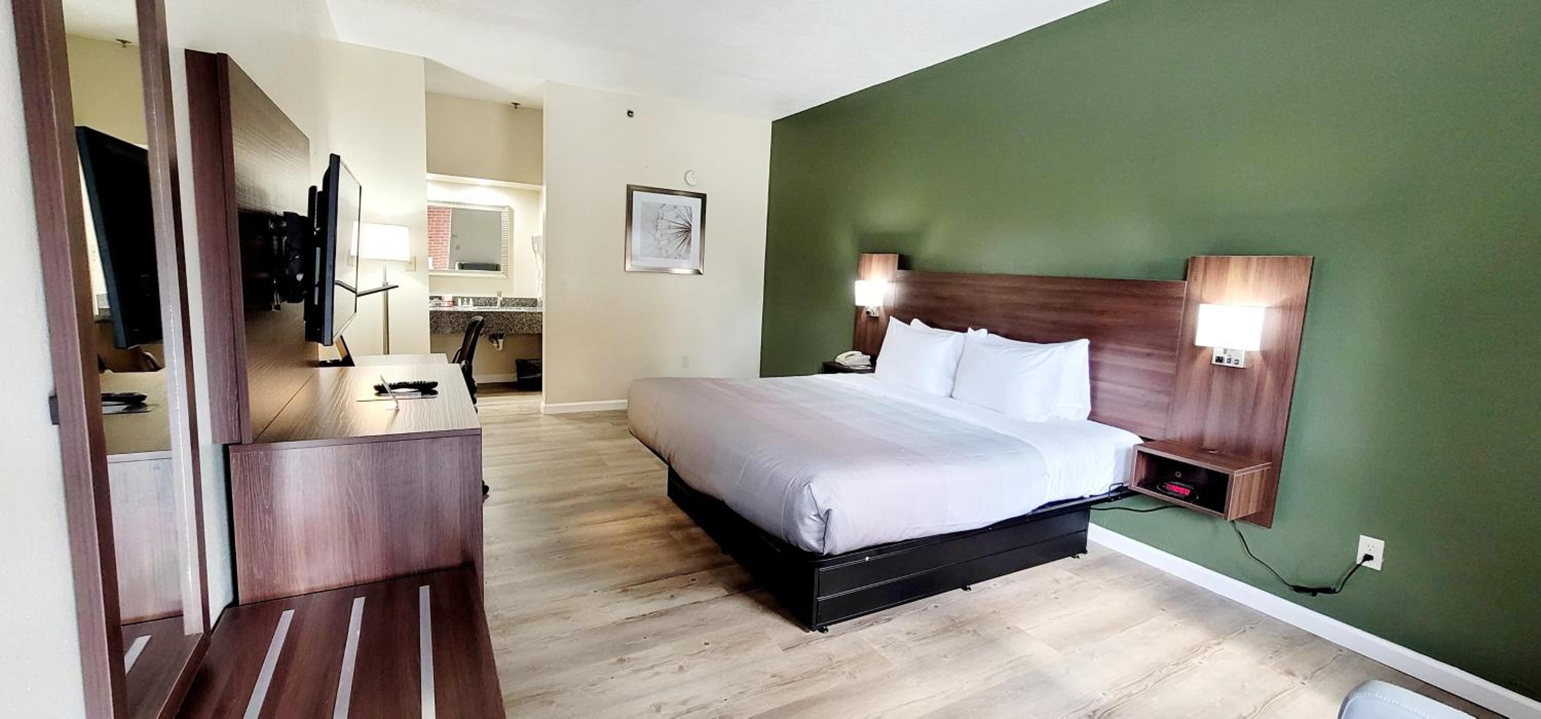 King Room - Non Smoking - Photo 1