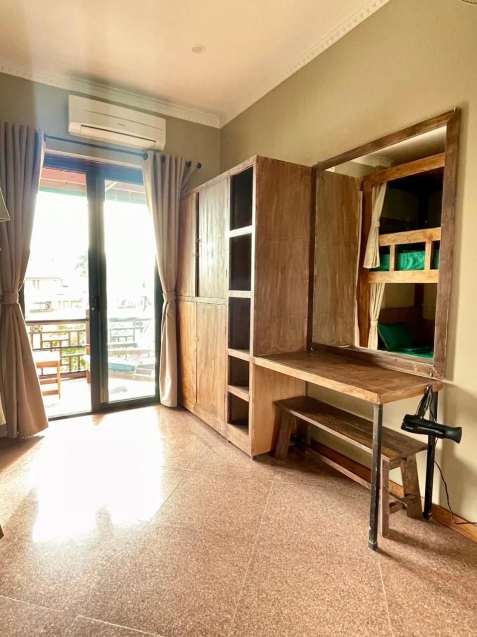 Bed in 4-Bed Dormitory Room photo 3