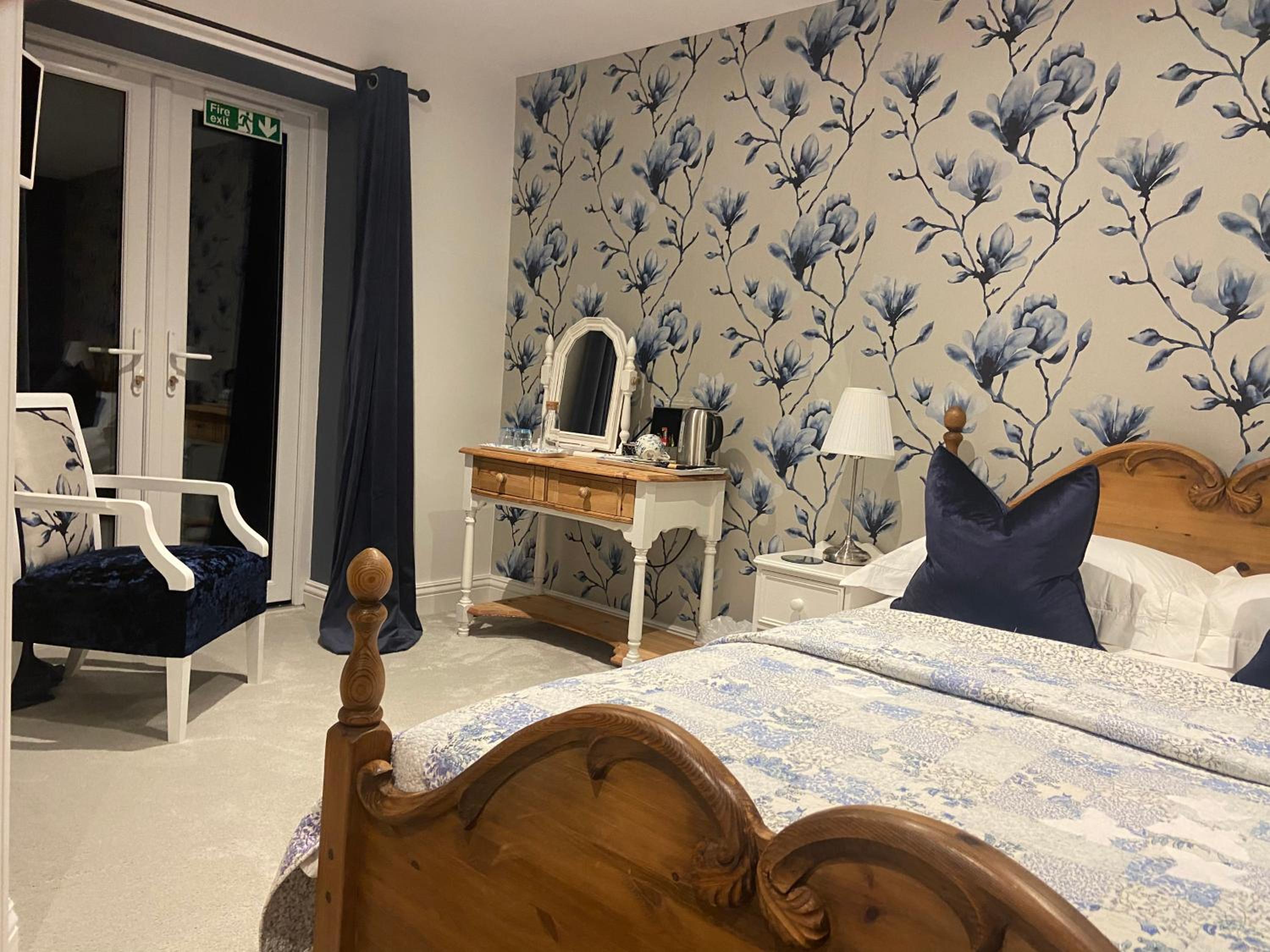 Deluxe Double Room - Photo 8