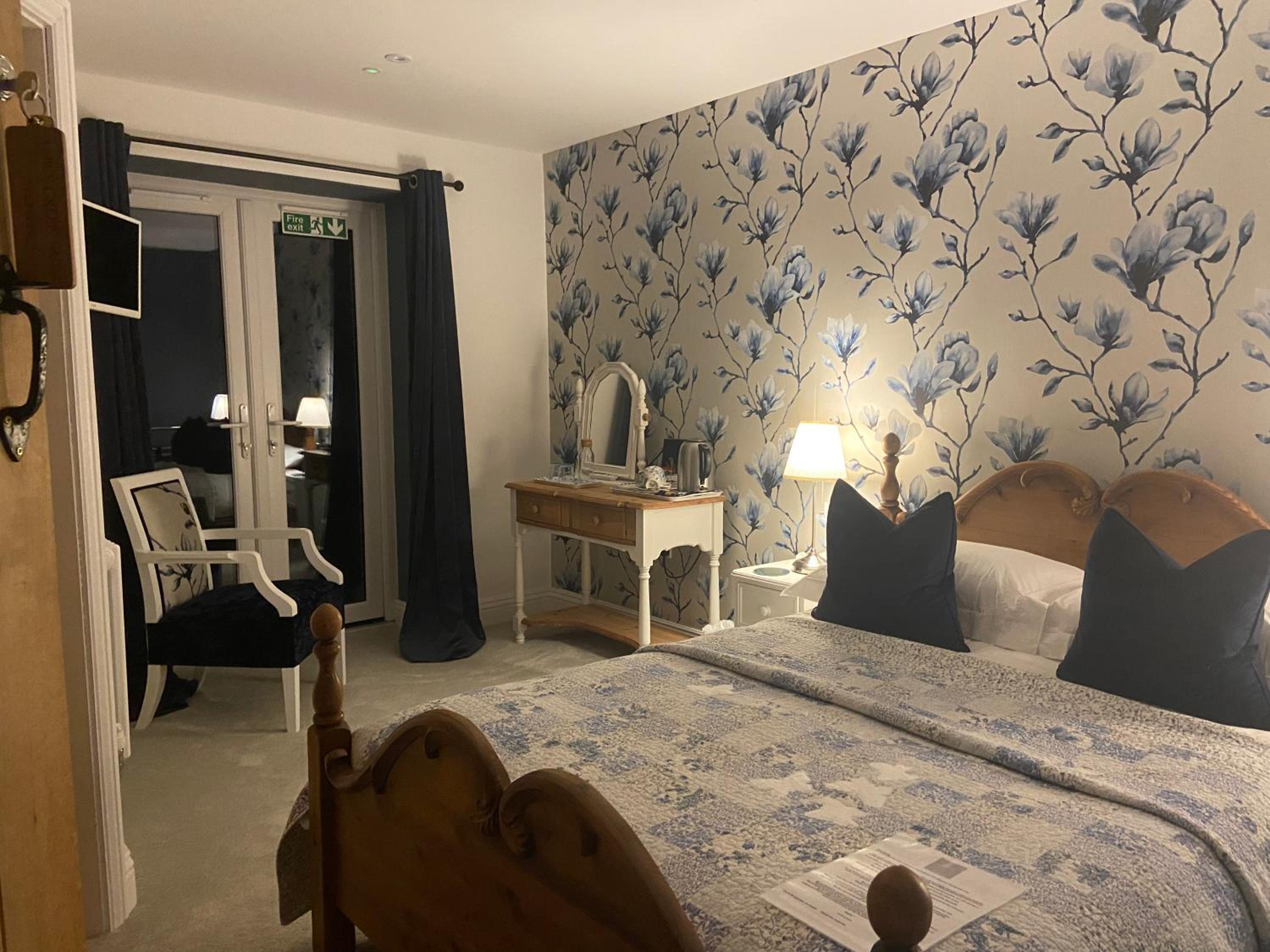 Deluxe Double Room - Photo 16