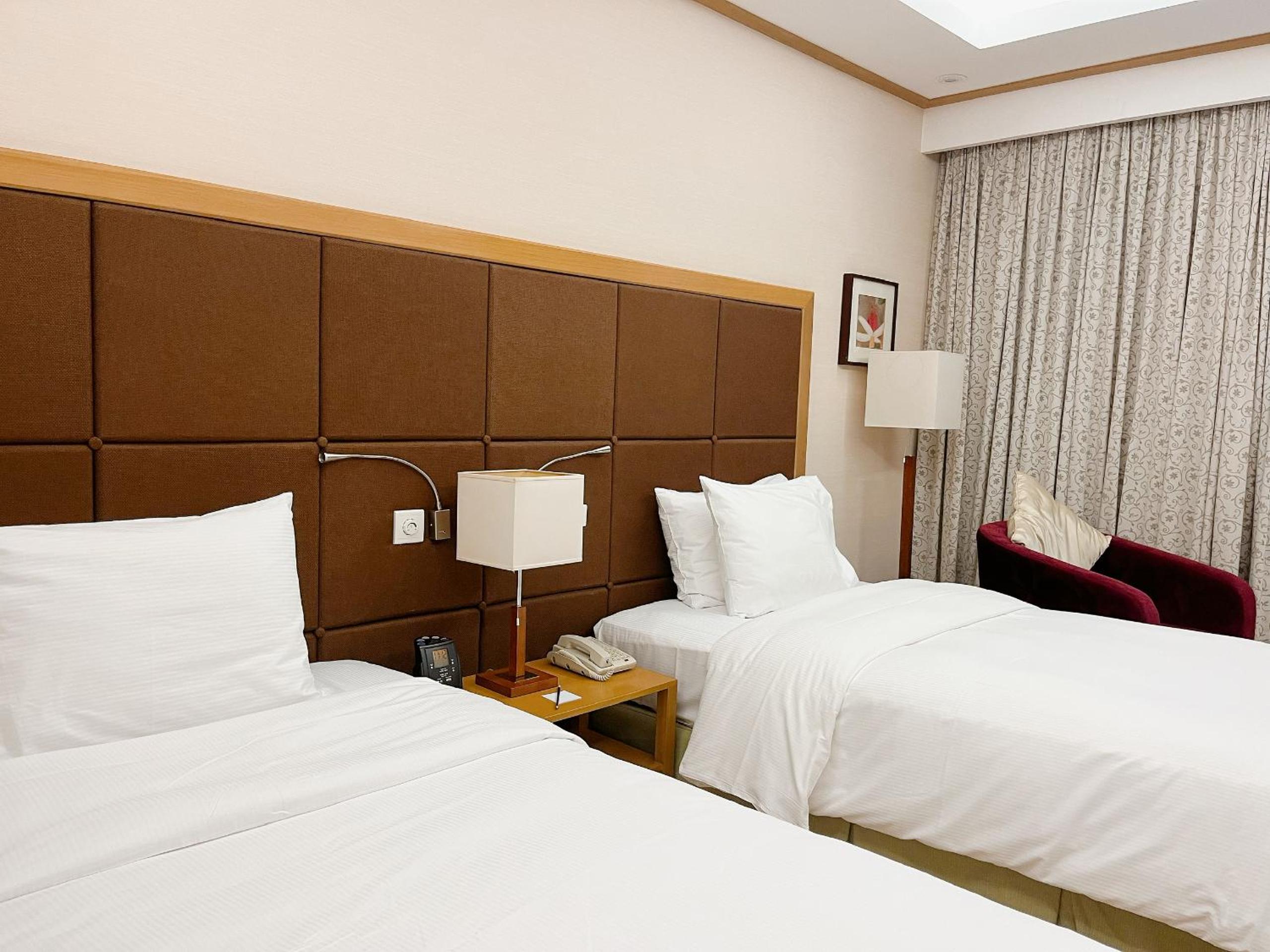 Twin Room - Photo 2