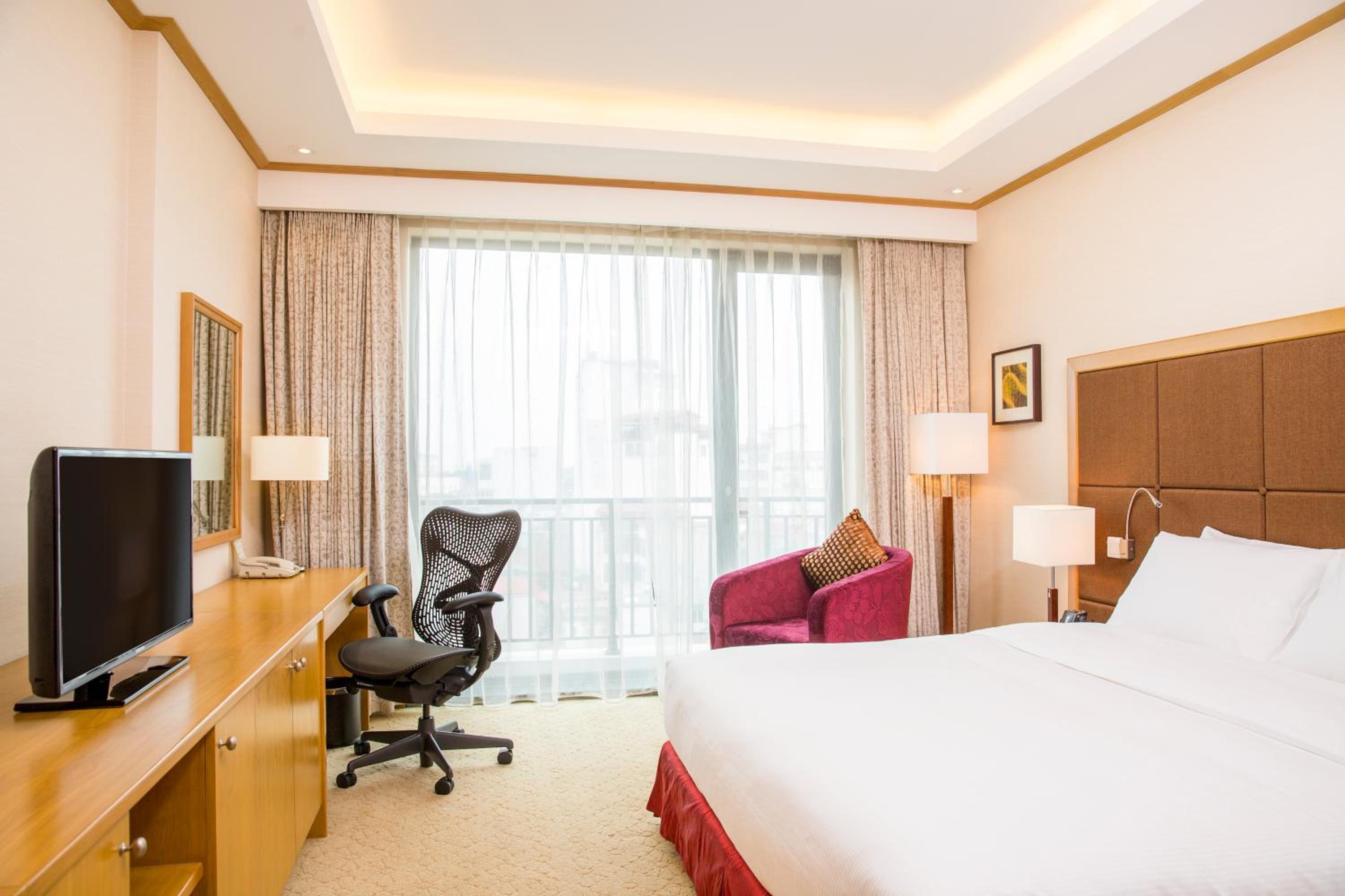 King Room with Balcony - Photo 1