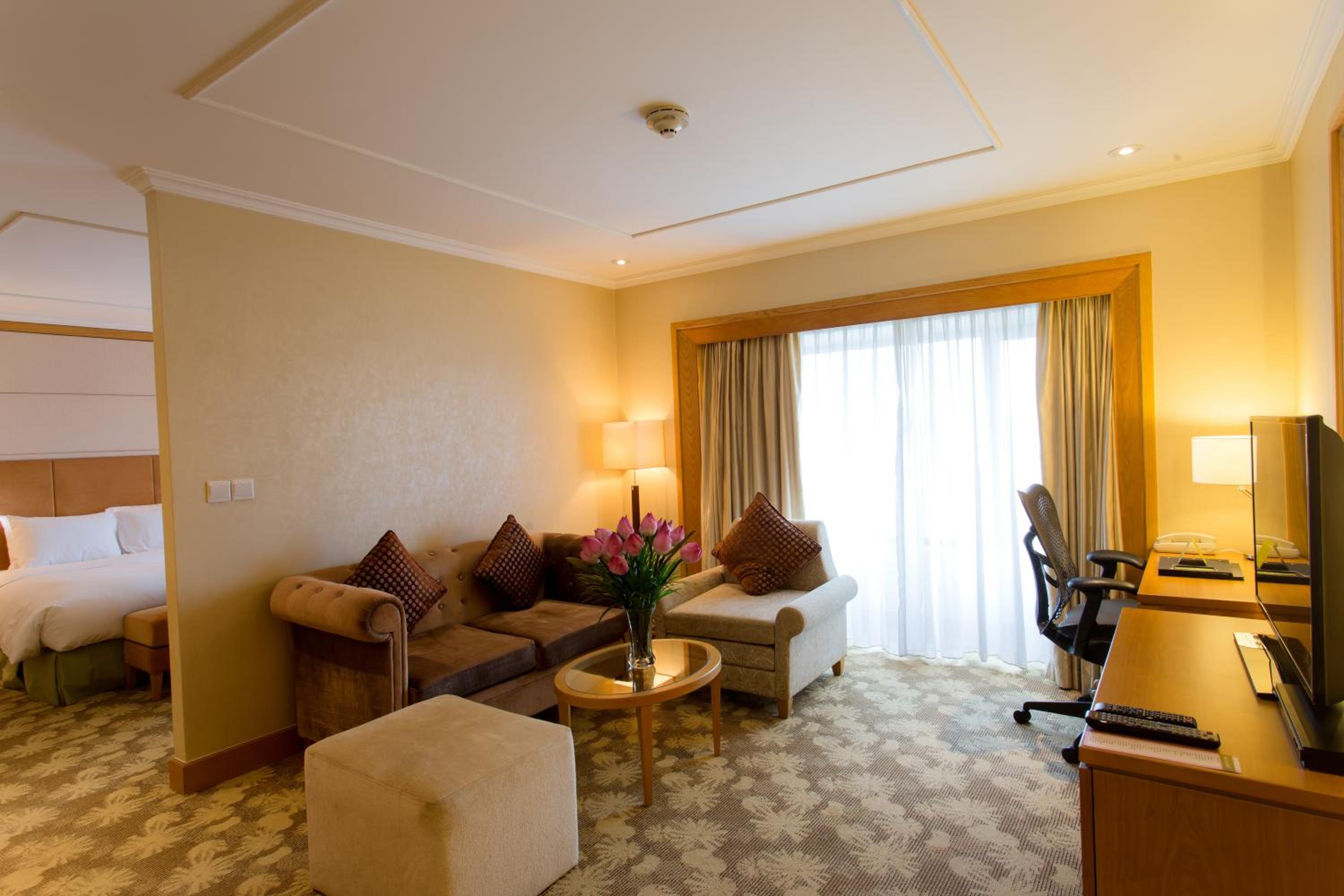 One-Bedroom Suite with Balcony photo 2