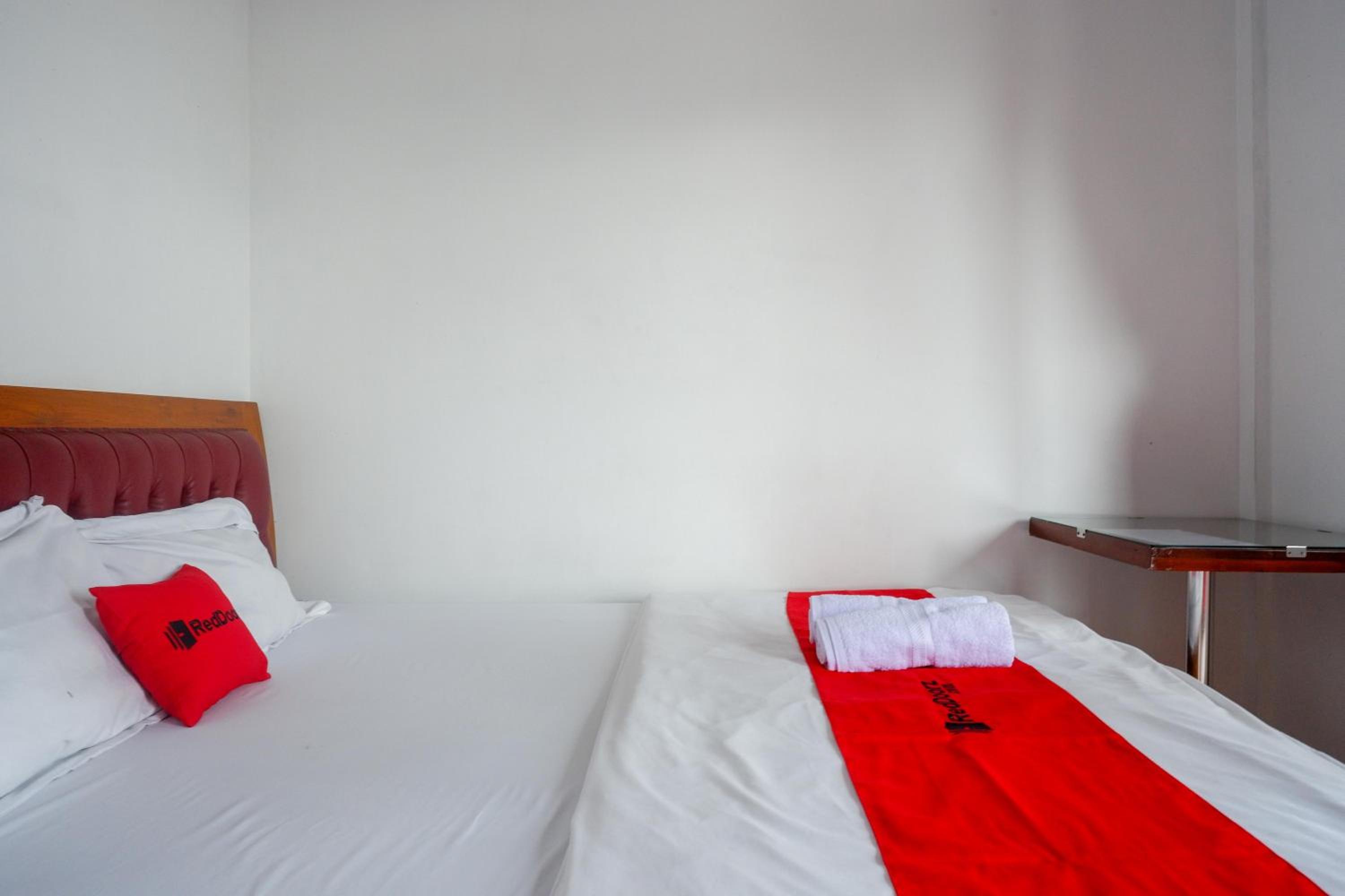 Deluxe Double Room - Photo 23