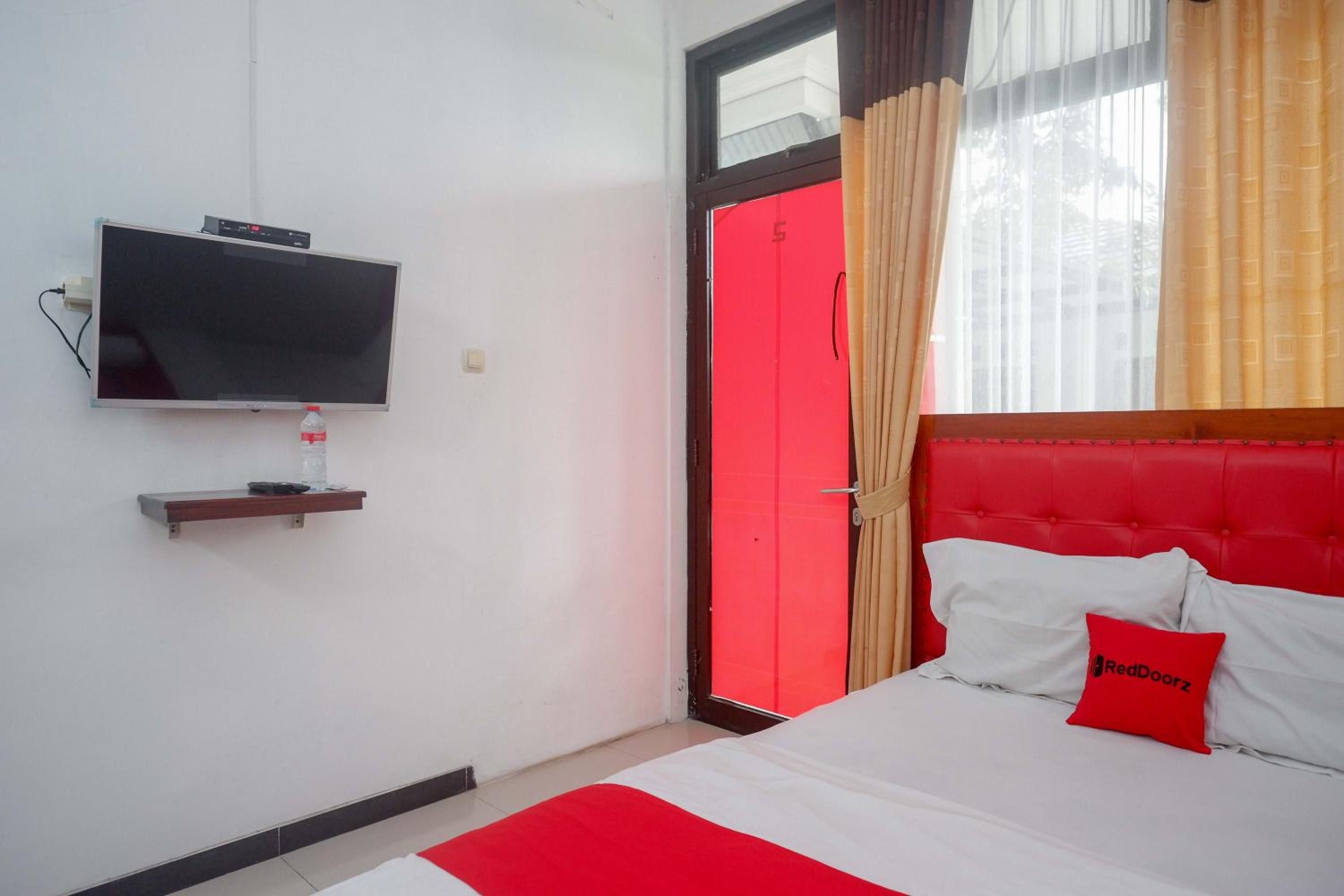 Deluxe Double Room - Photo 13