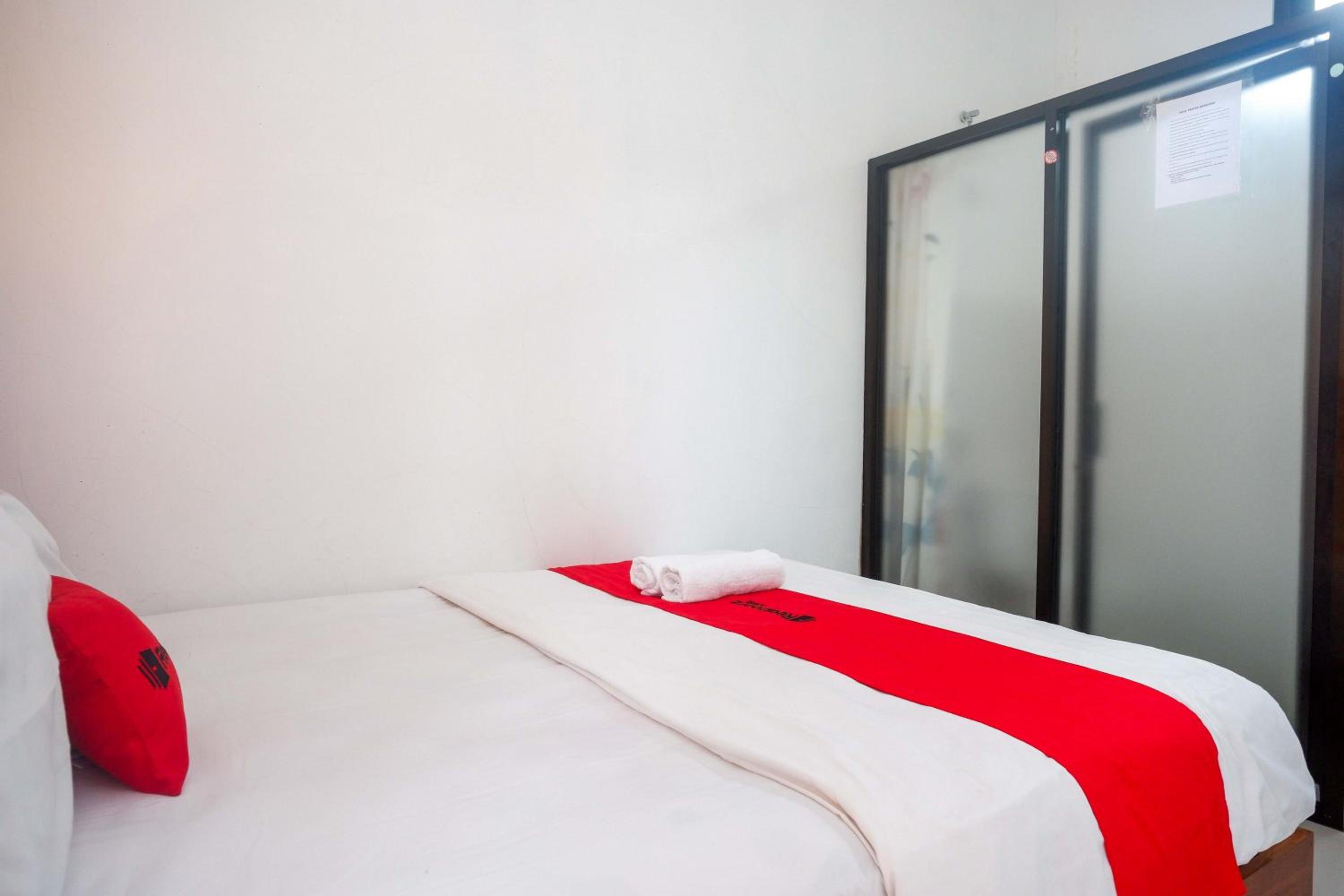 Deluxe Double Room - Photo 12