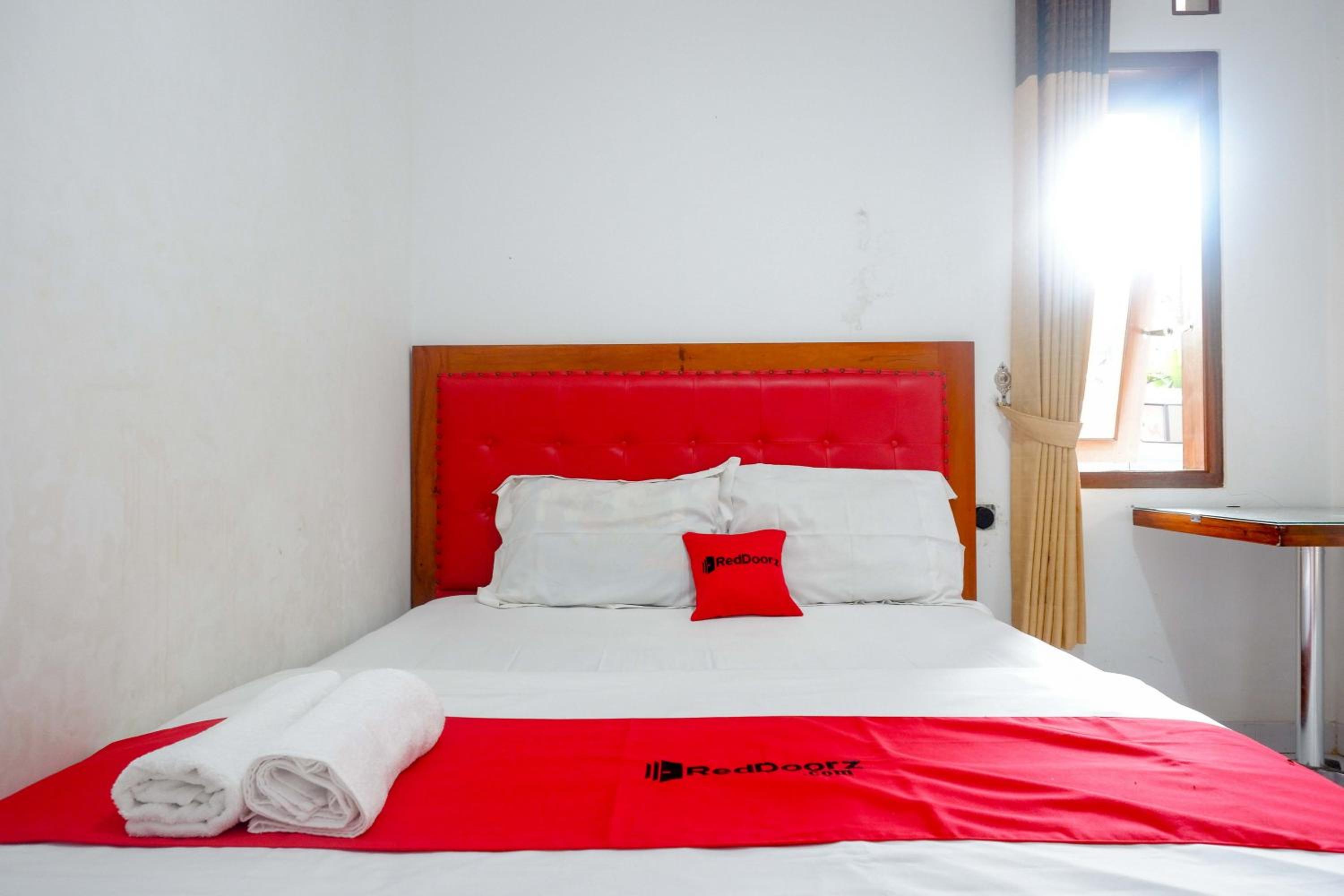 Deluxe Double Room - Photo 11