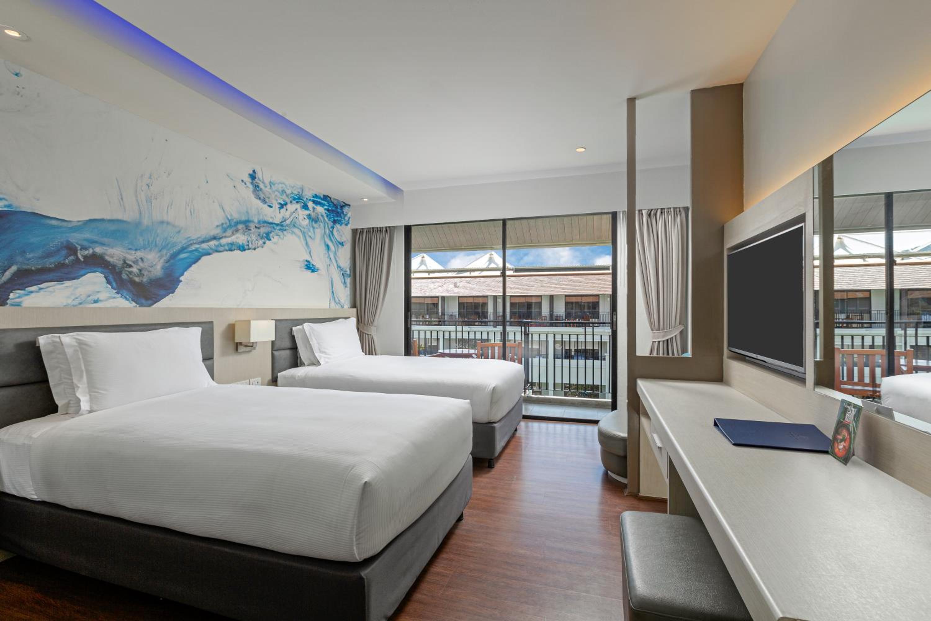 Deluxe Plus Twin Room With Balcony - Photo 1