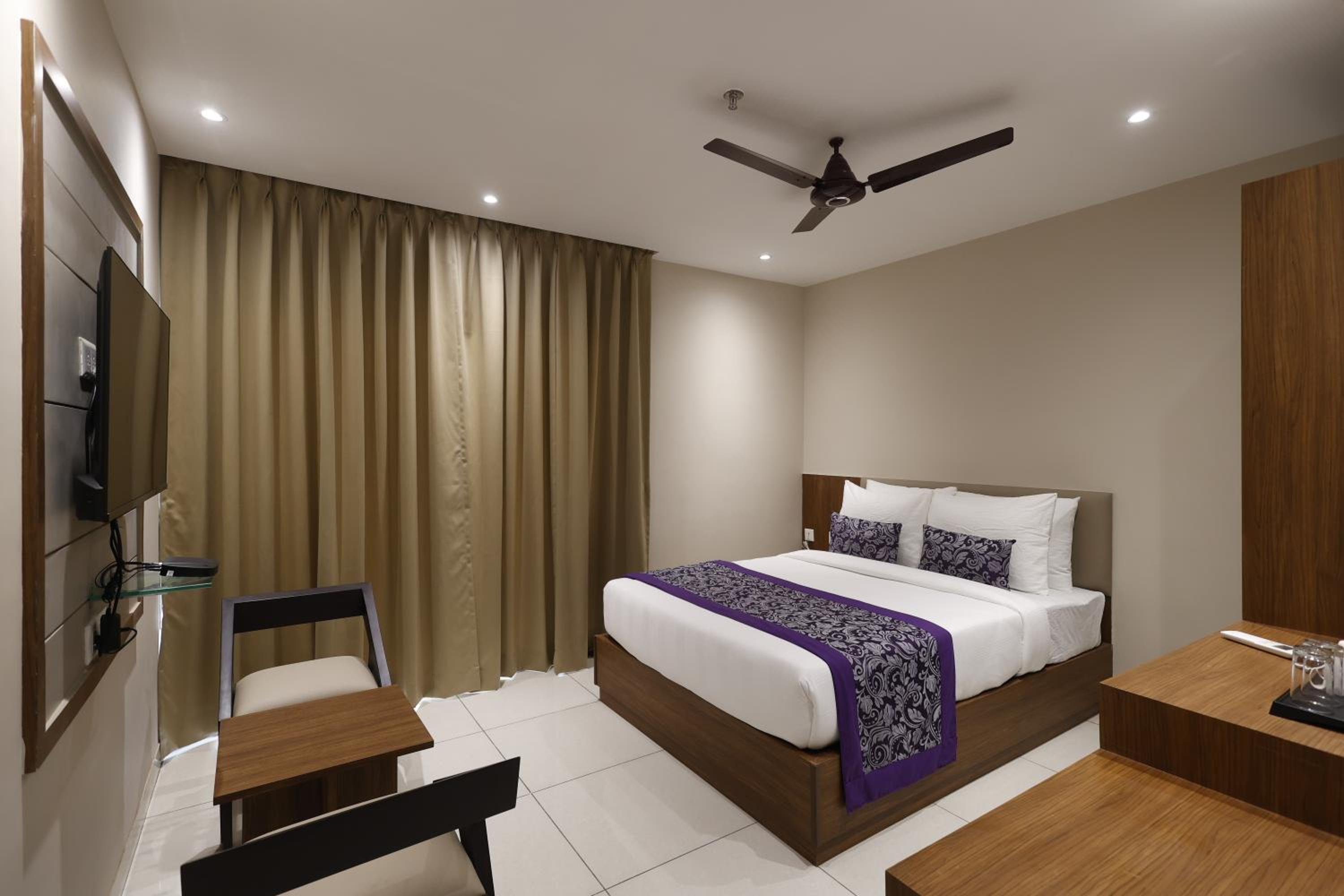 Deluxe Room - Photo 3