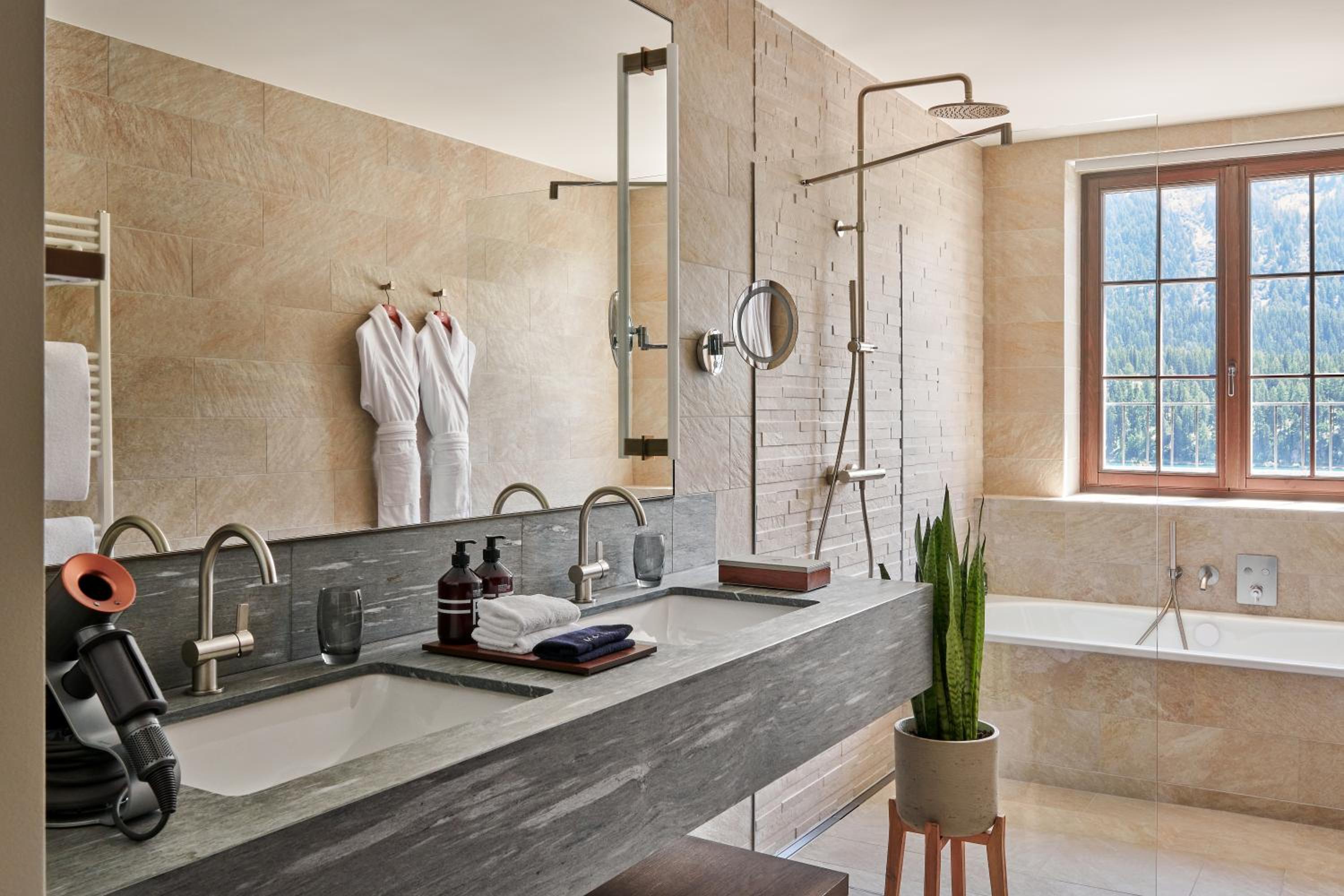 Junior Suite – historic La Margna Wing thumbnail 6