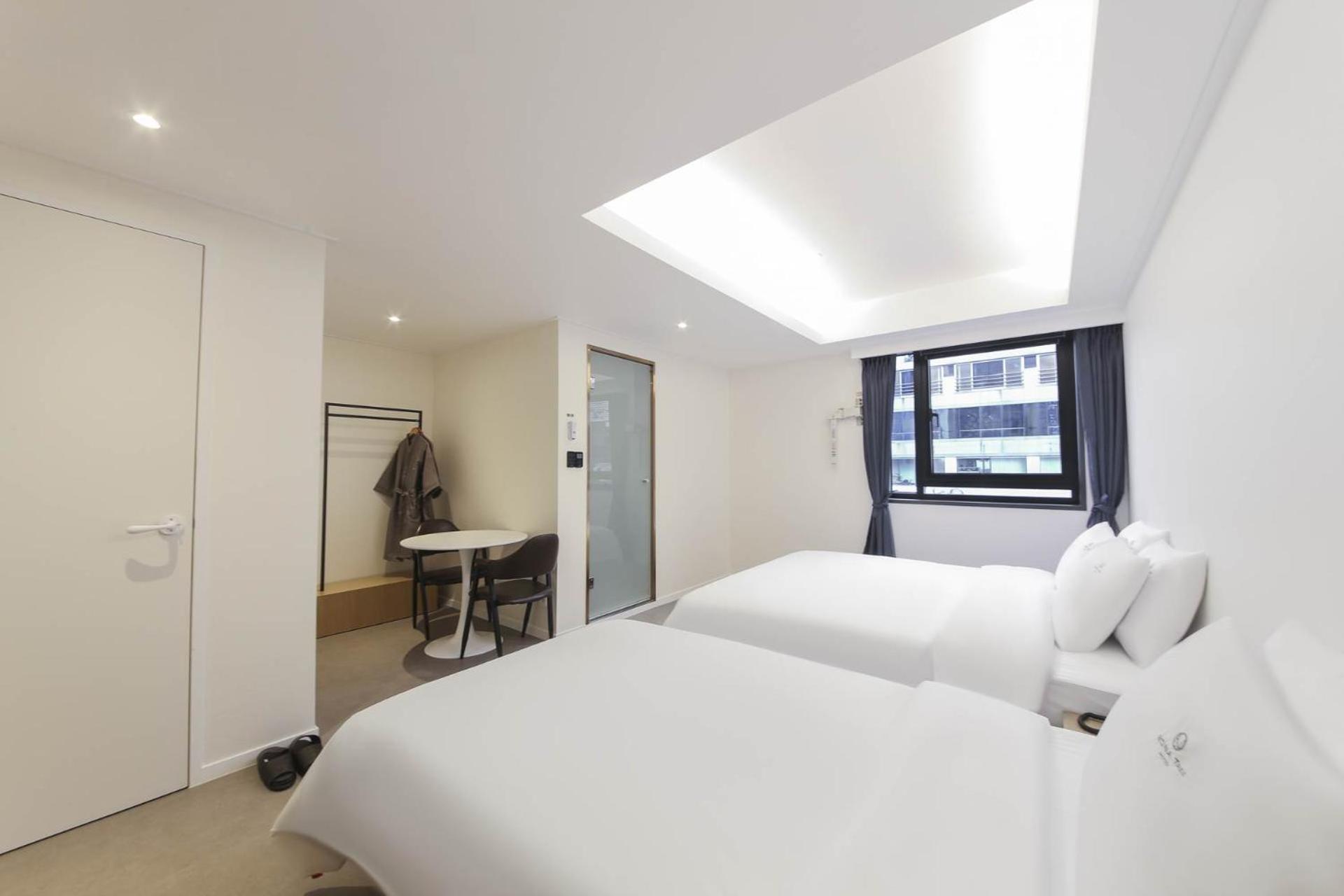 Deluxe Twin Room - Photo 12