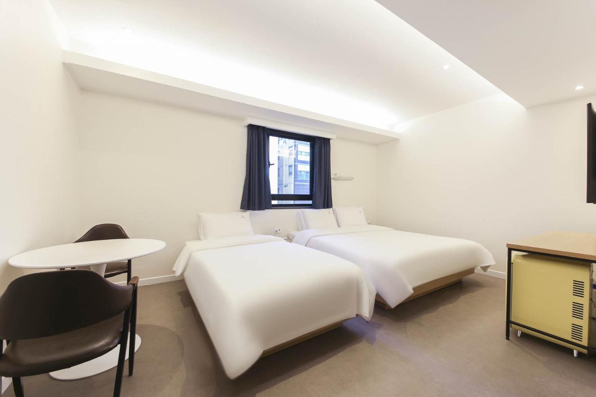 Deluxe Twin Room - Photo 15