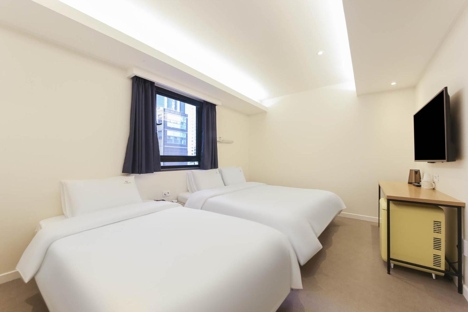 Deluxe Twin Room - Photo 6