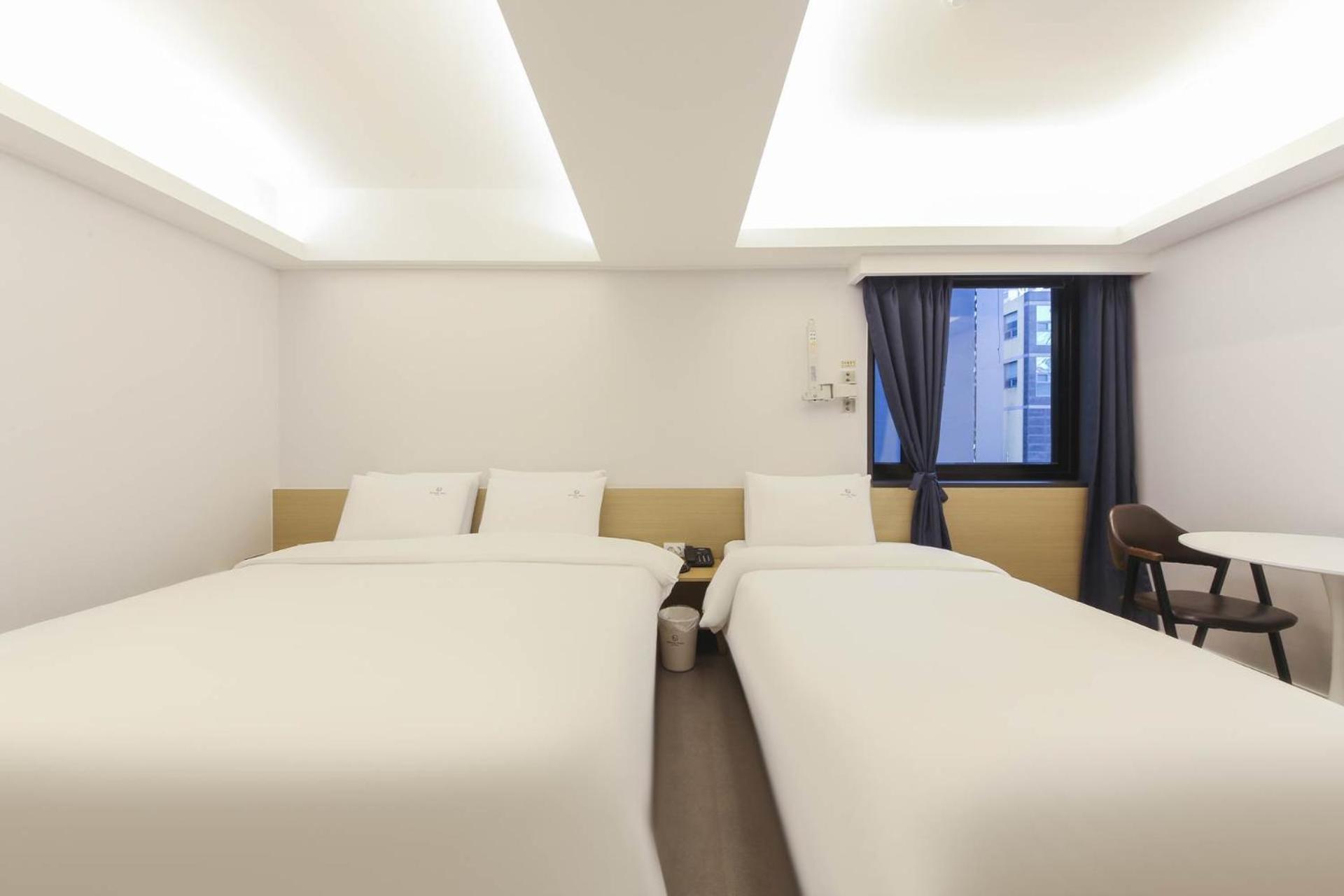 Deluxe Twin Room with Sea View - Photo 3